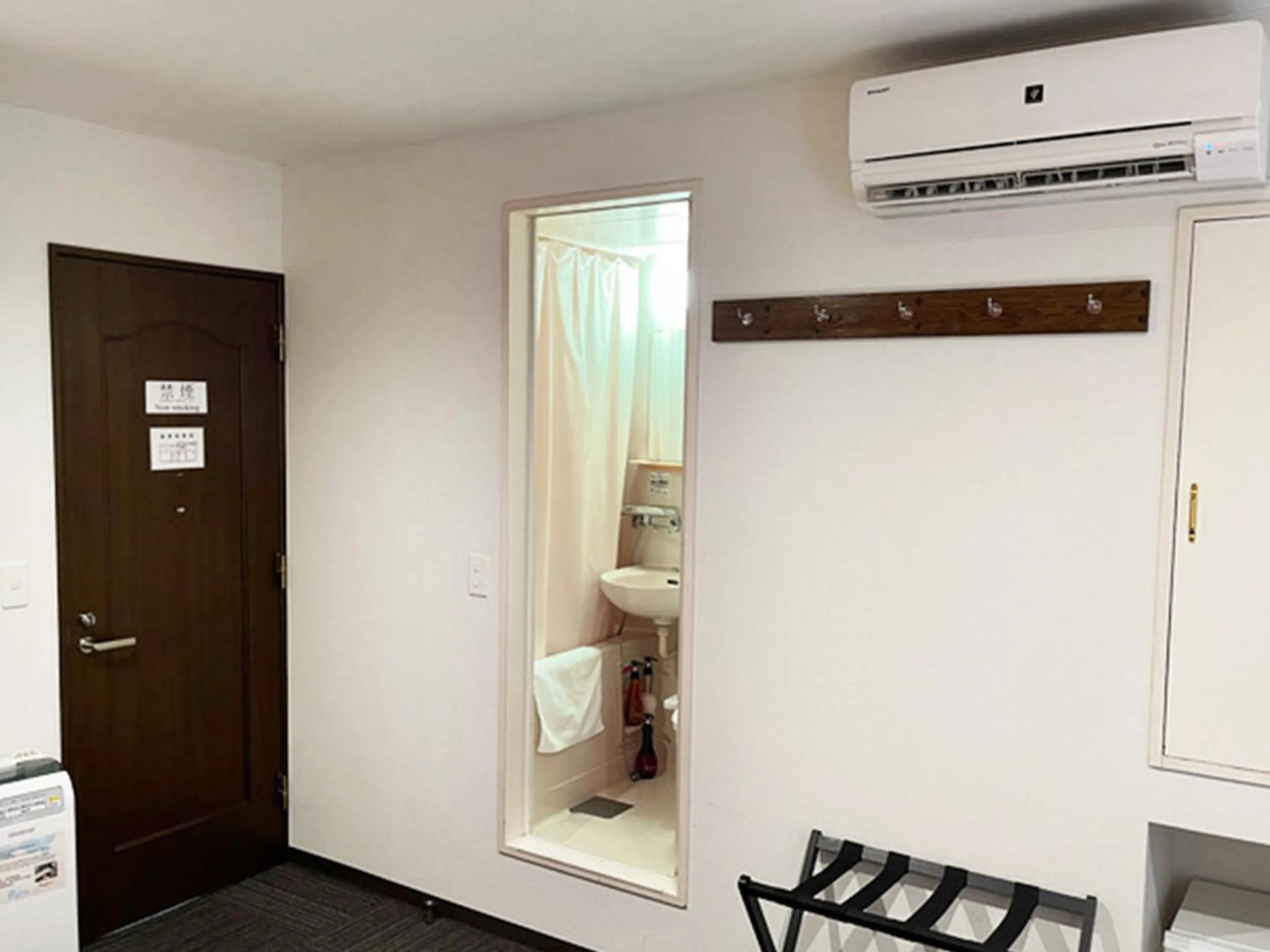 Photo of the whole room in CHALET BURLAP FURANUI