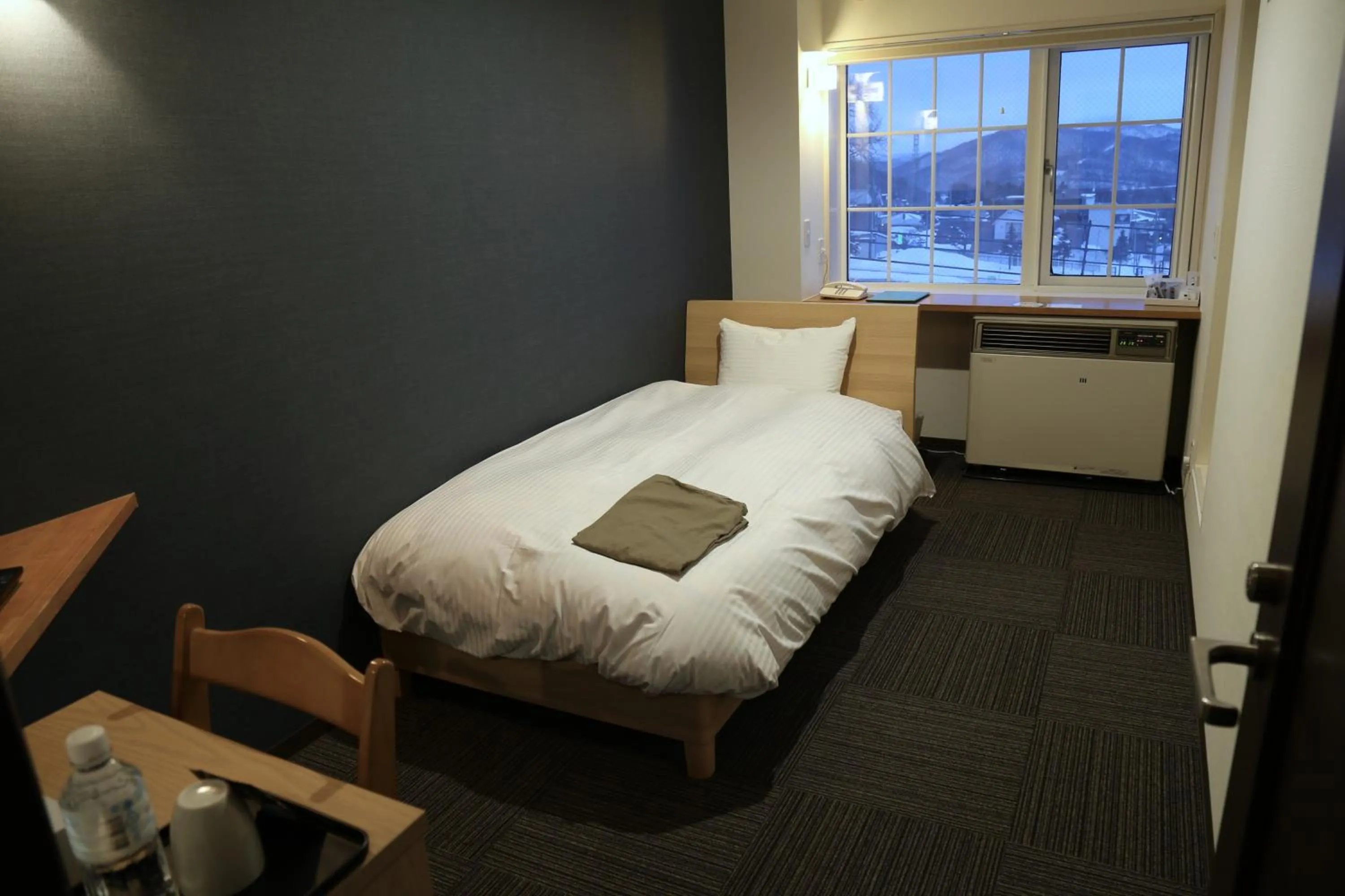 Bed in CHALET BURLAP FURANUI