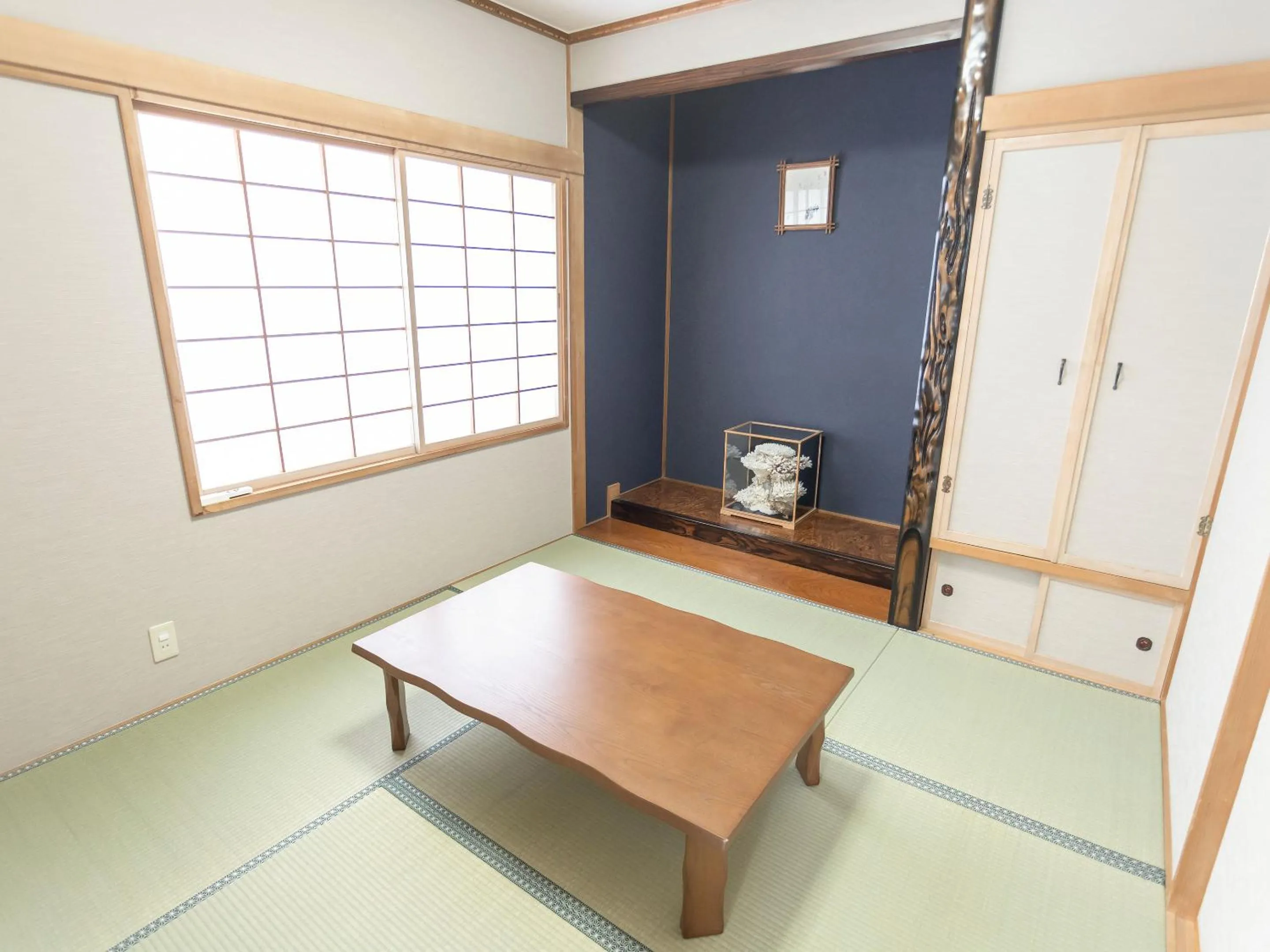 Photo of the whole room in CHALET BURLAP FURANUI