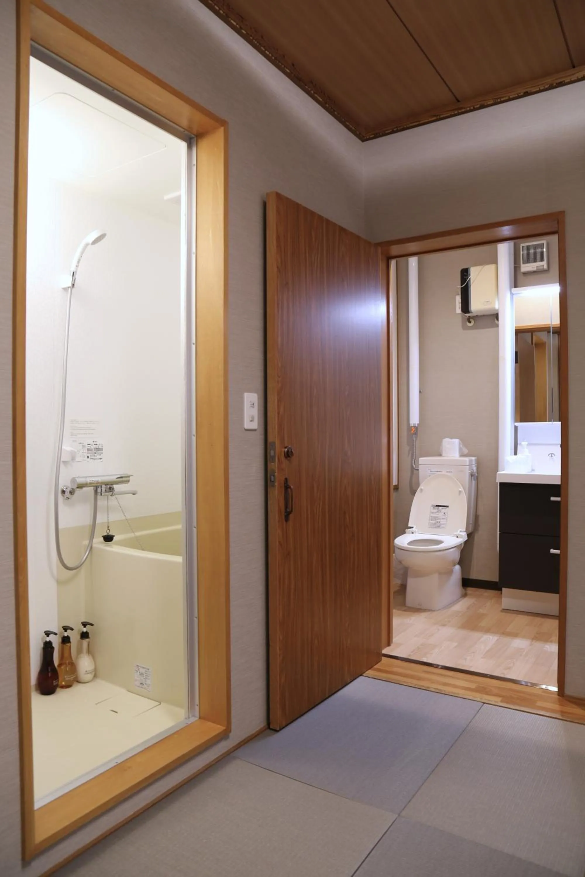 Toilet in CHALET BURLAP FURANUI