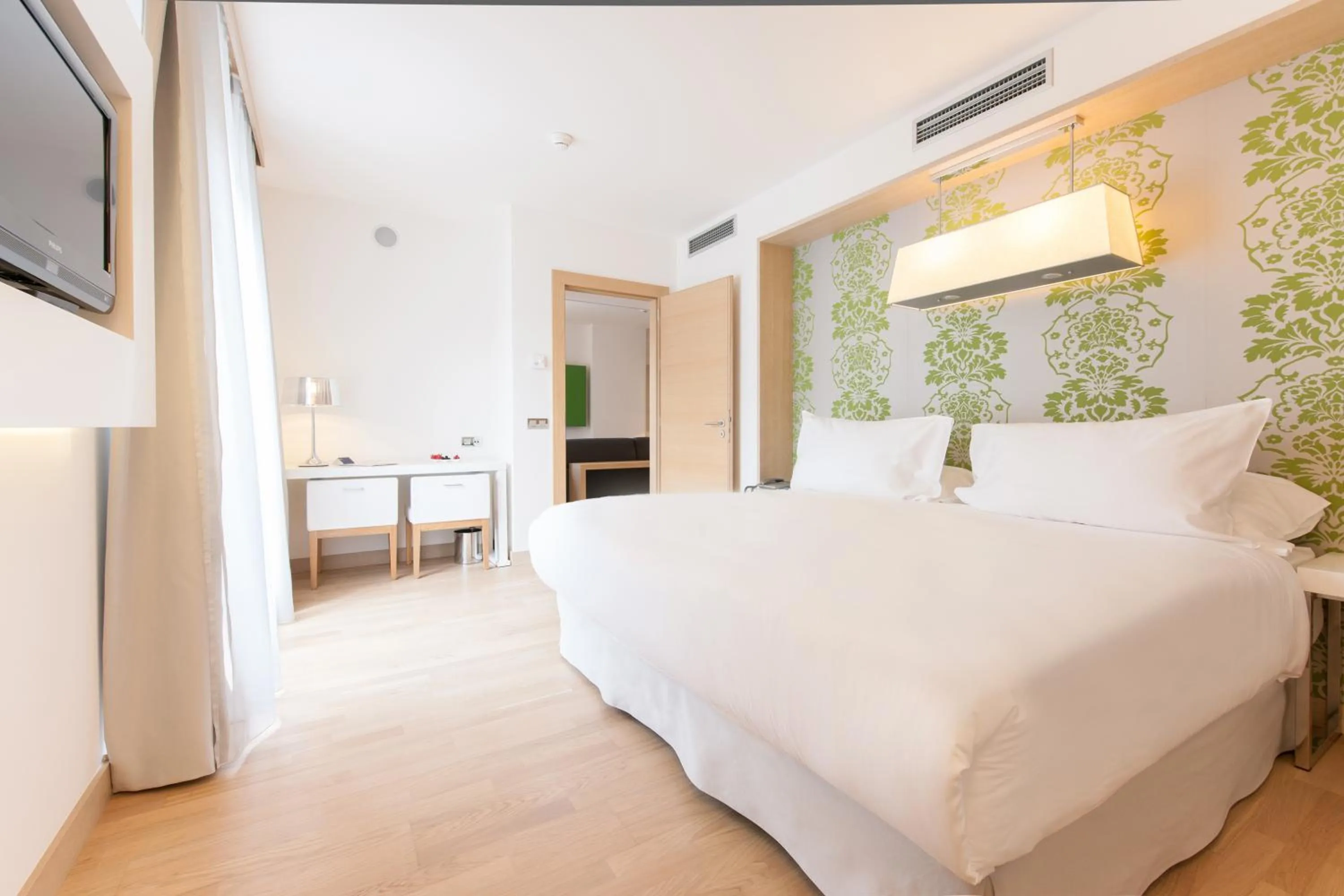 Bed in Occidental Praha Five