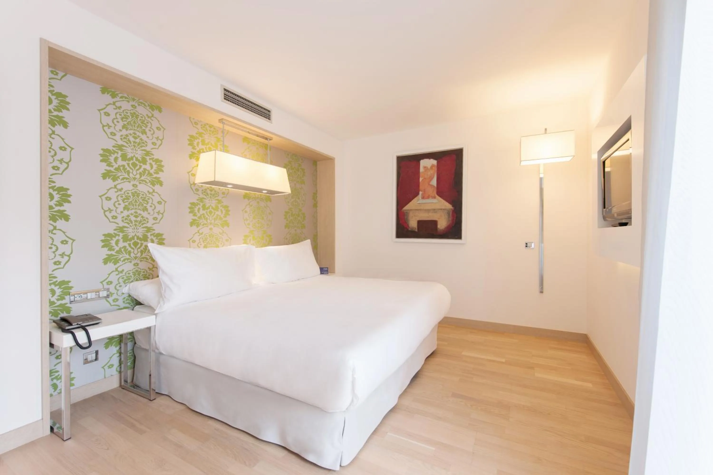 Bed in Occidental Praha Five