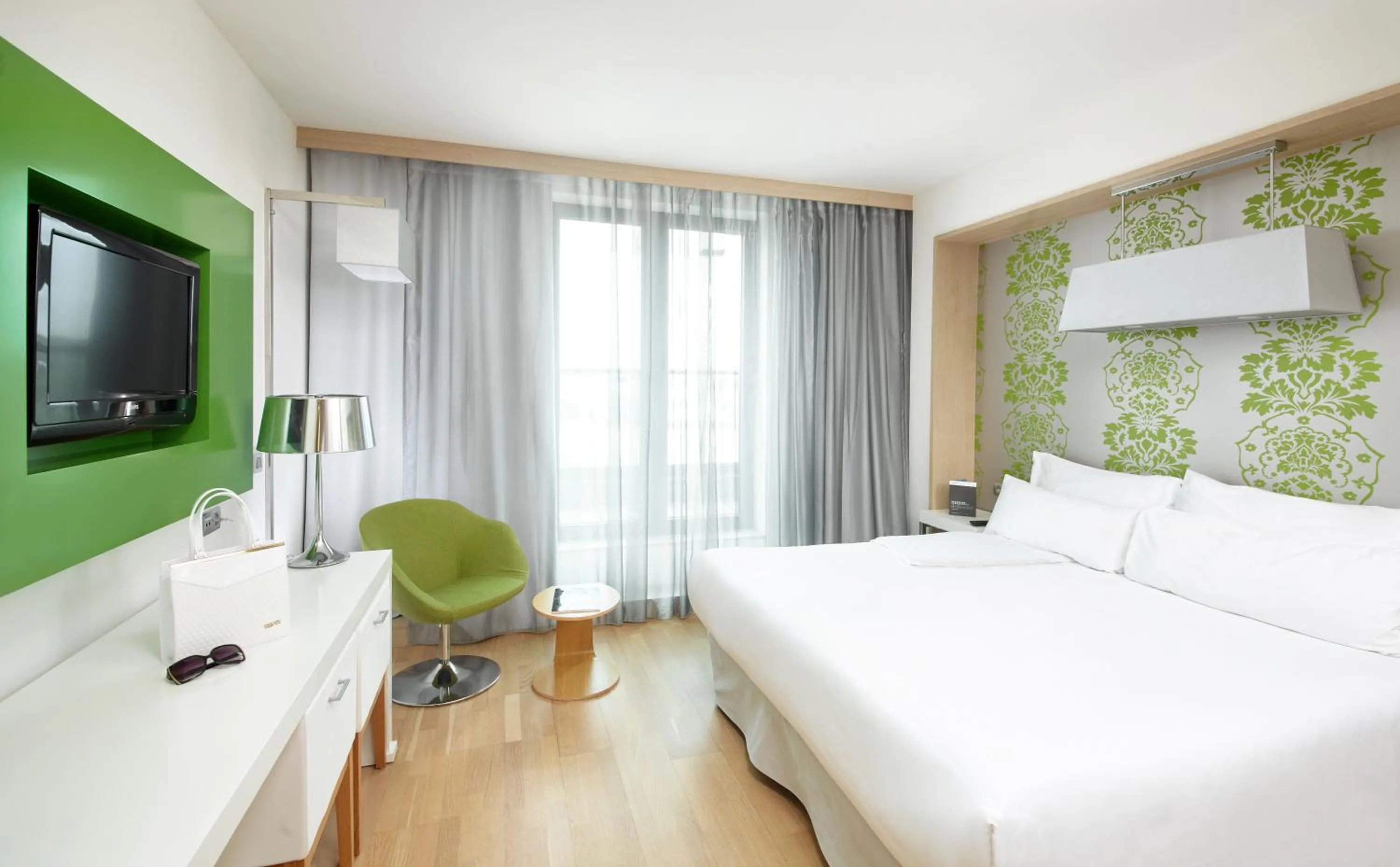 Bed in Occidental Praha Five