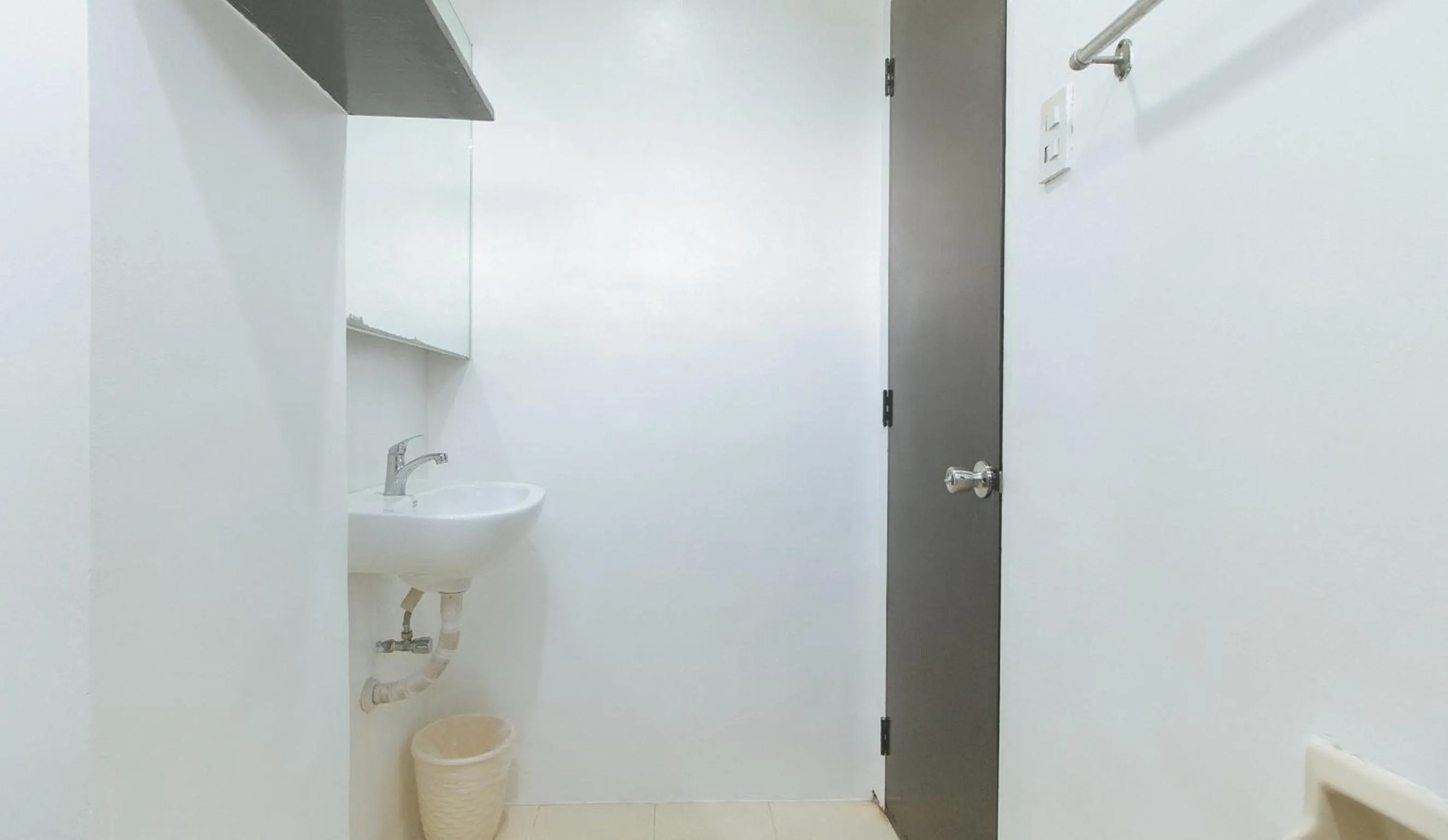 Shower in RedDoorz @ Junquera Extension Cebu