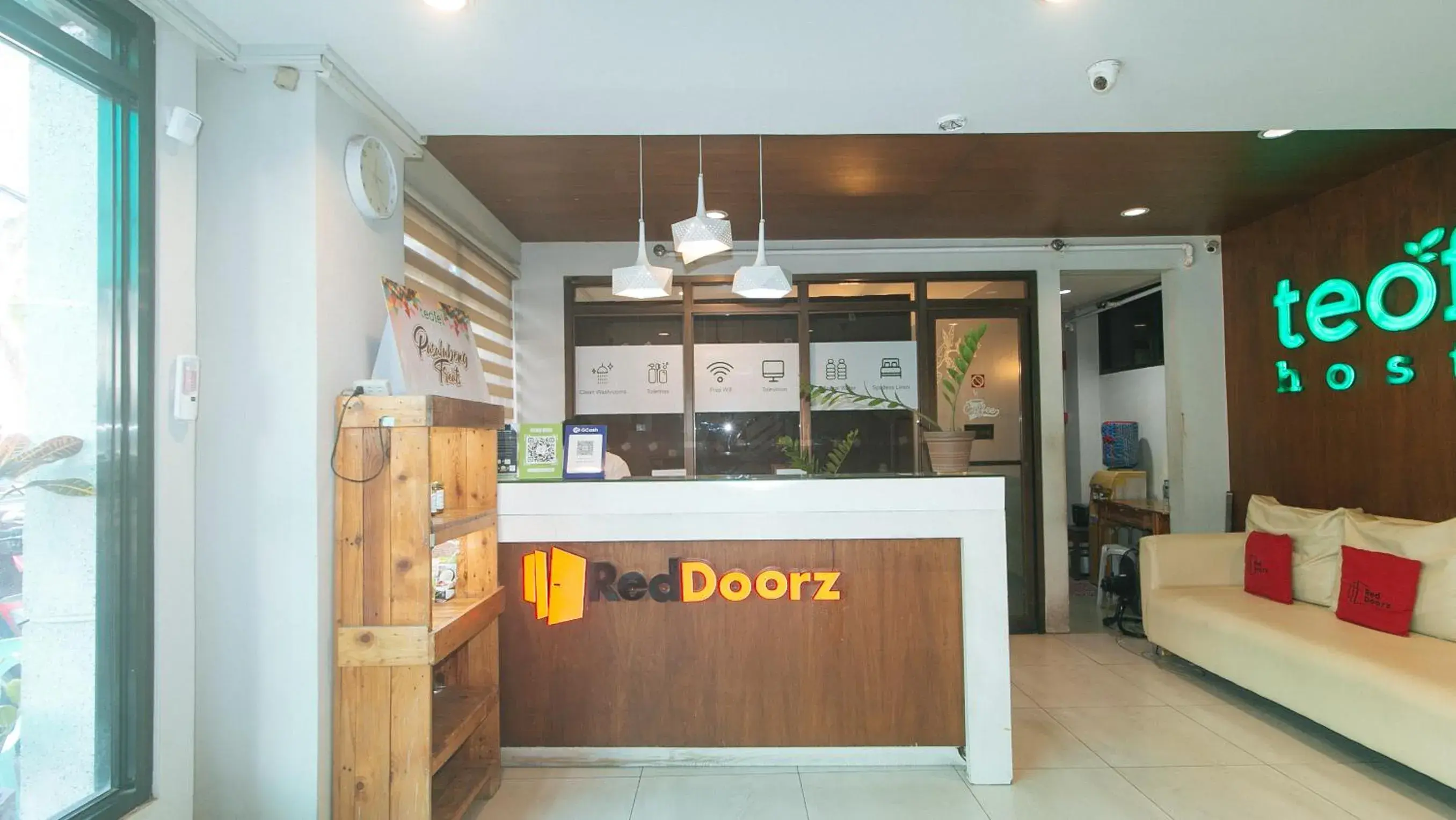 Lobby or reception in RedDoorz @ Junquera Extension Cebu Lobby or reception in RedDoorz @ Junquera Extension Cebu