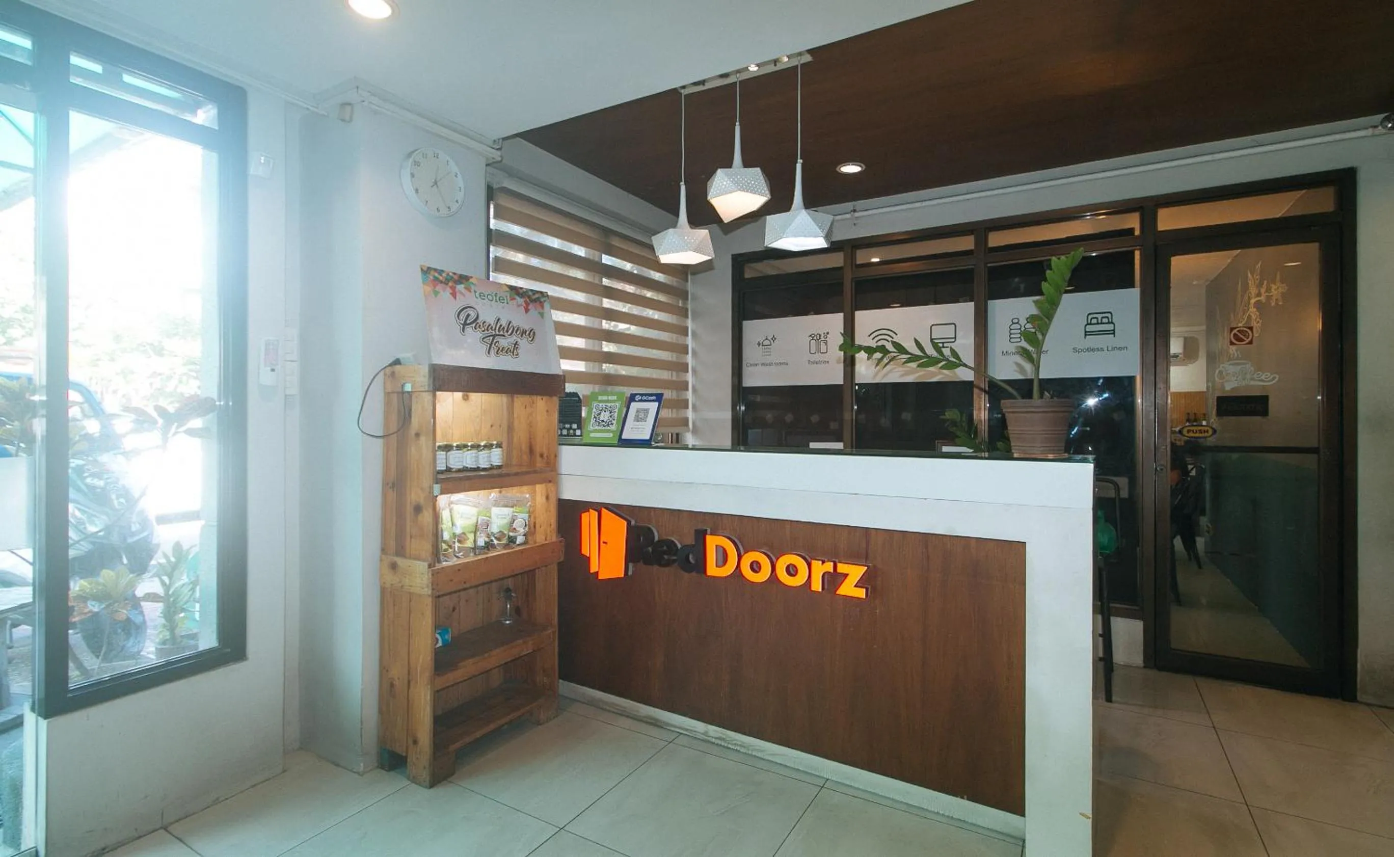 Property logo or sign in RedDoorz @ Junquera Extension Cebu