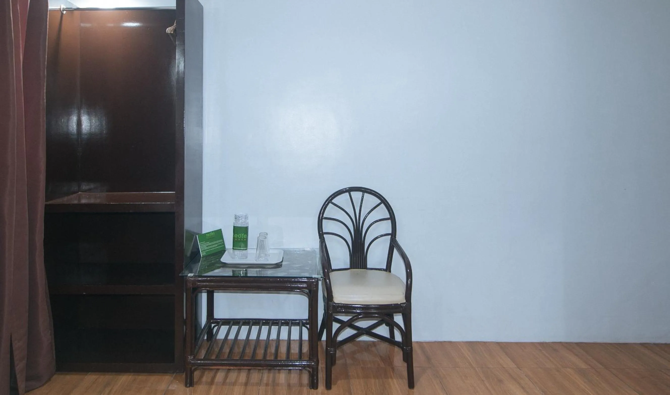 Dining area in RedDoorz @ Junquera Extension Cebu