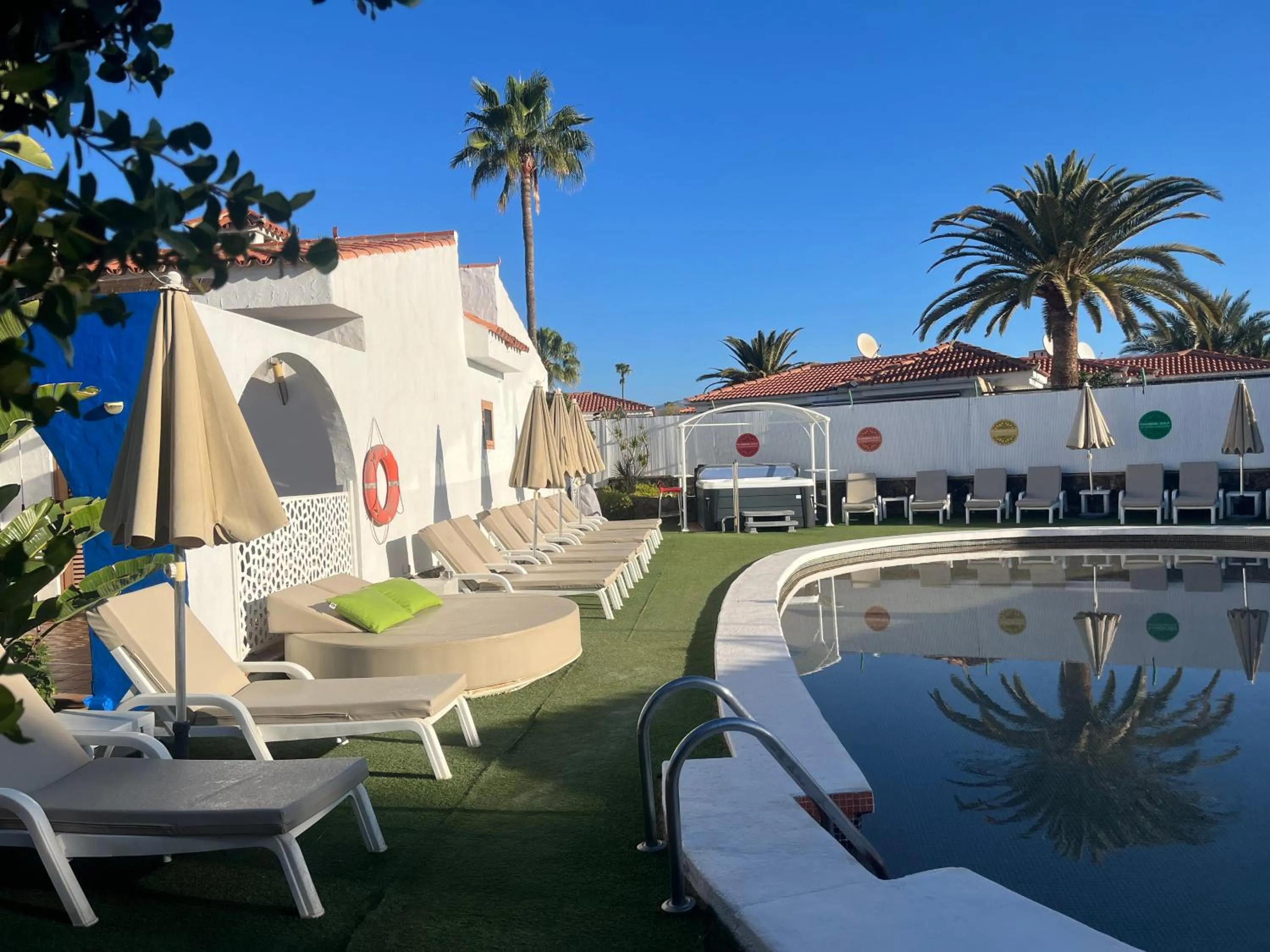 Swimming pool in Rainbow Golf Bungalows, Gay Men-only Resort