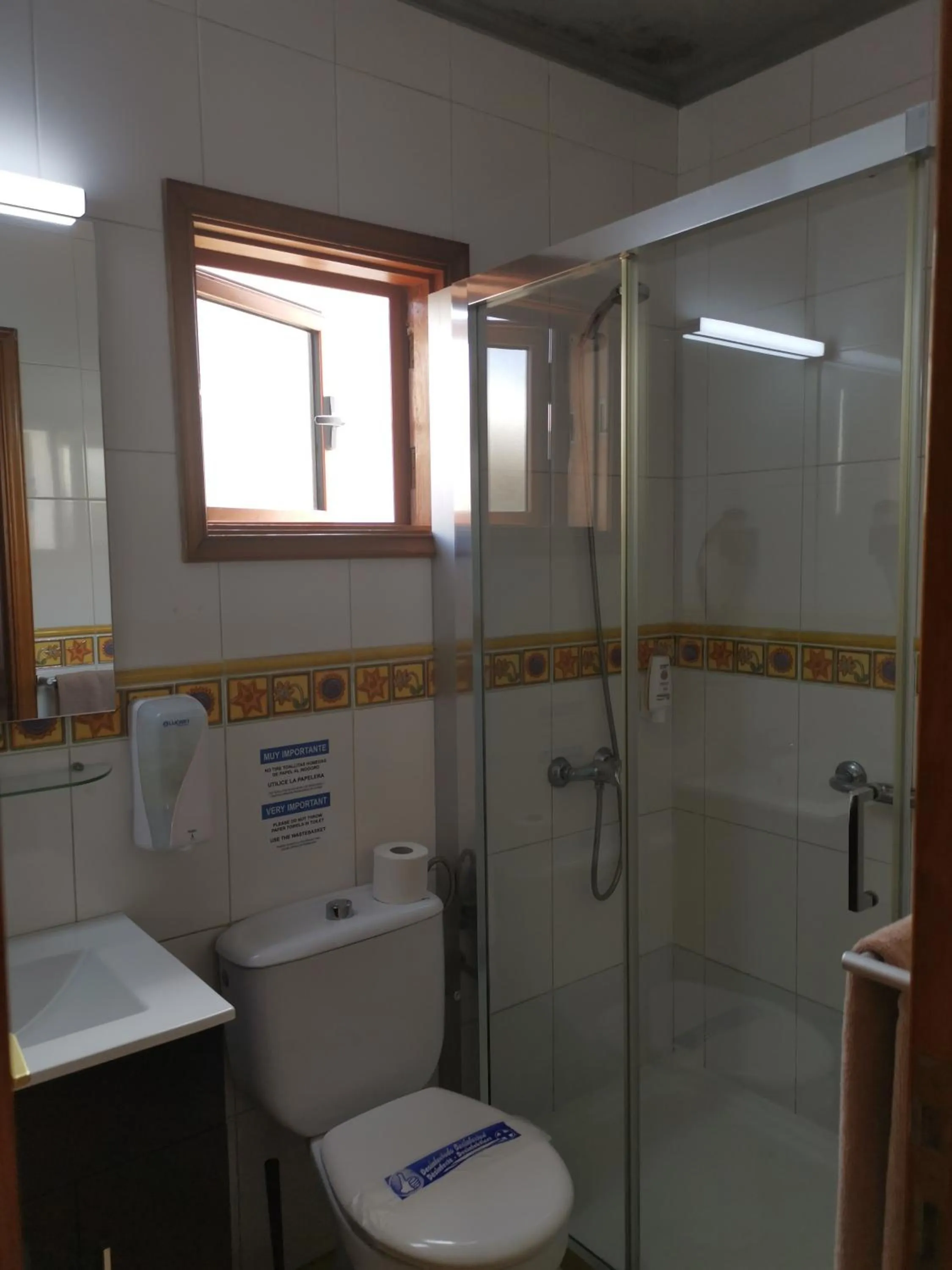 Bathroom in Rainbow Golf Bungalows, Gay Men-only Resort