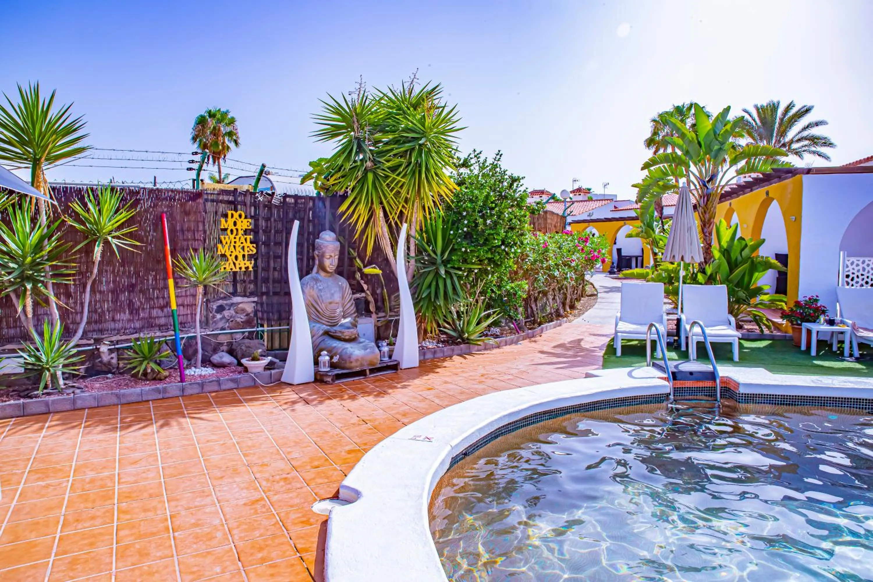 Swimming pool in Rainbow Golf Bungalows, Gay Men-only Resort