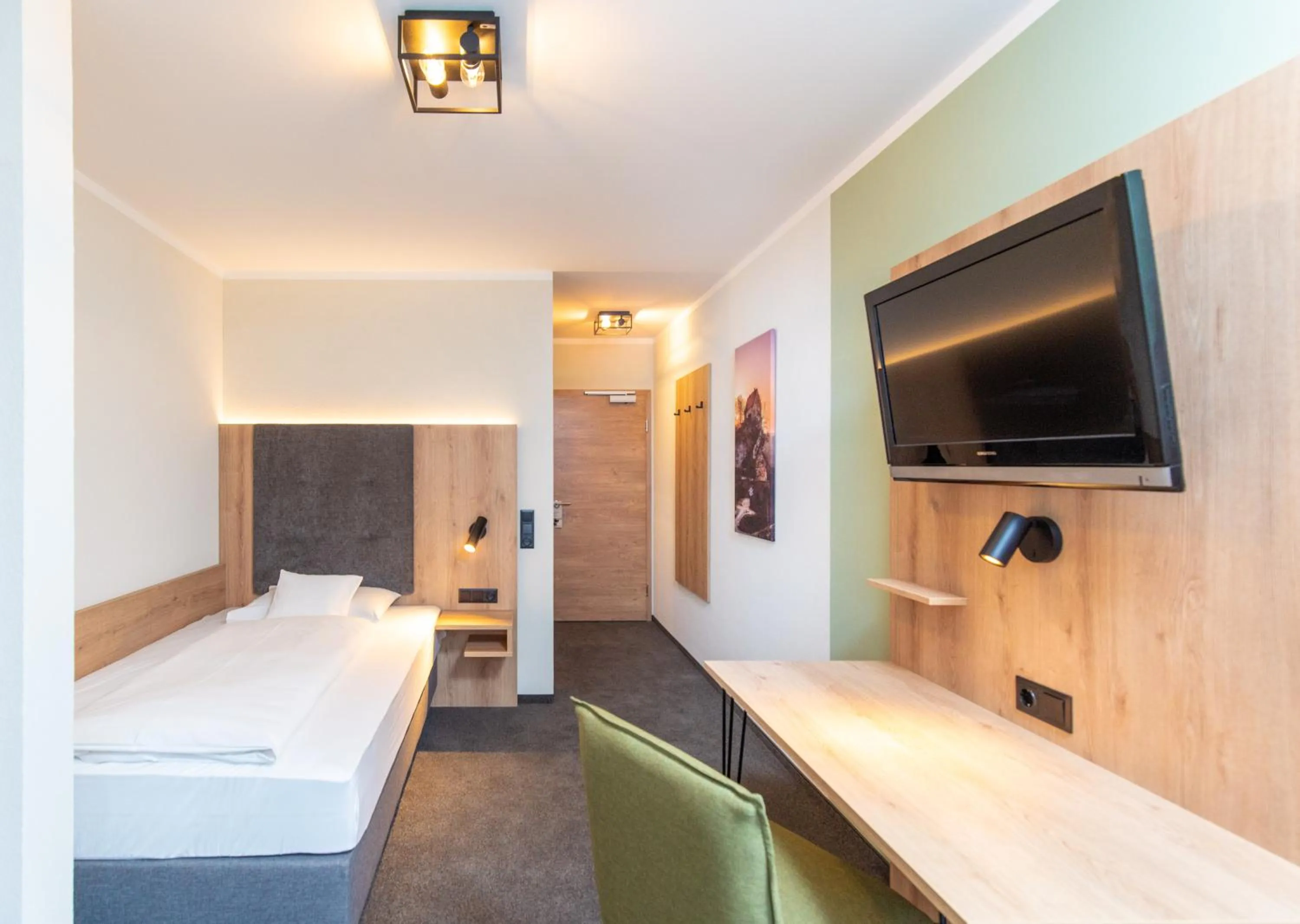 Photo of the whole room, Bed in Hotel Schwan