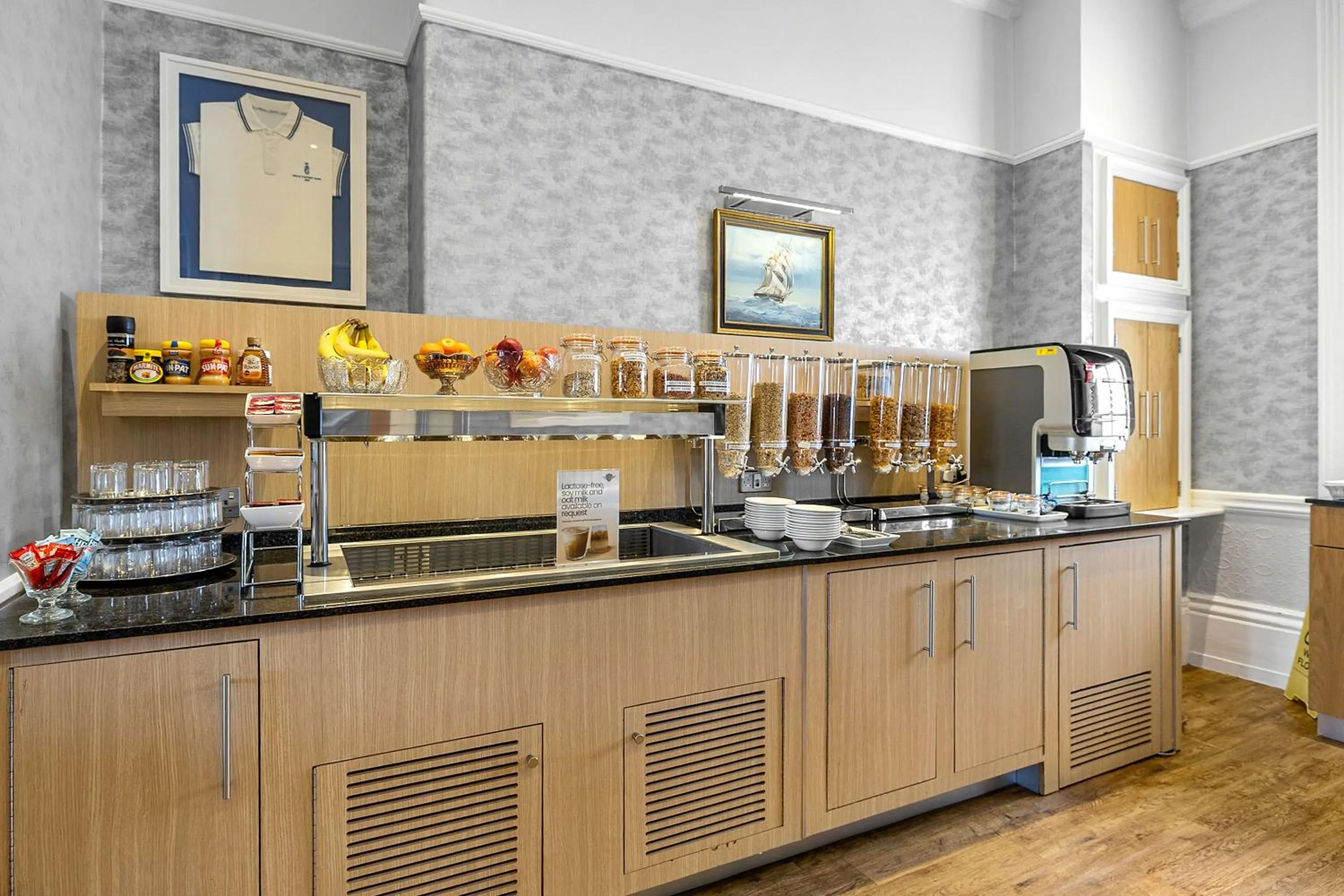 Coffee/tea facilities in Invicta Hotel Plymouth