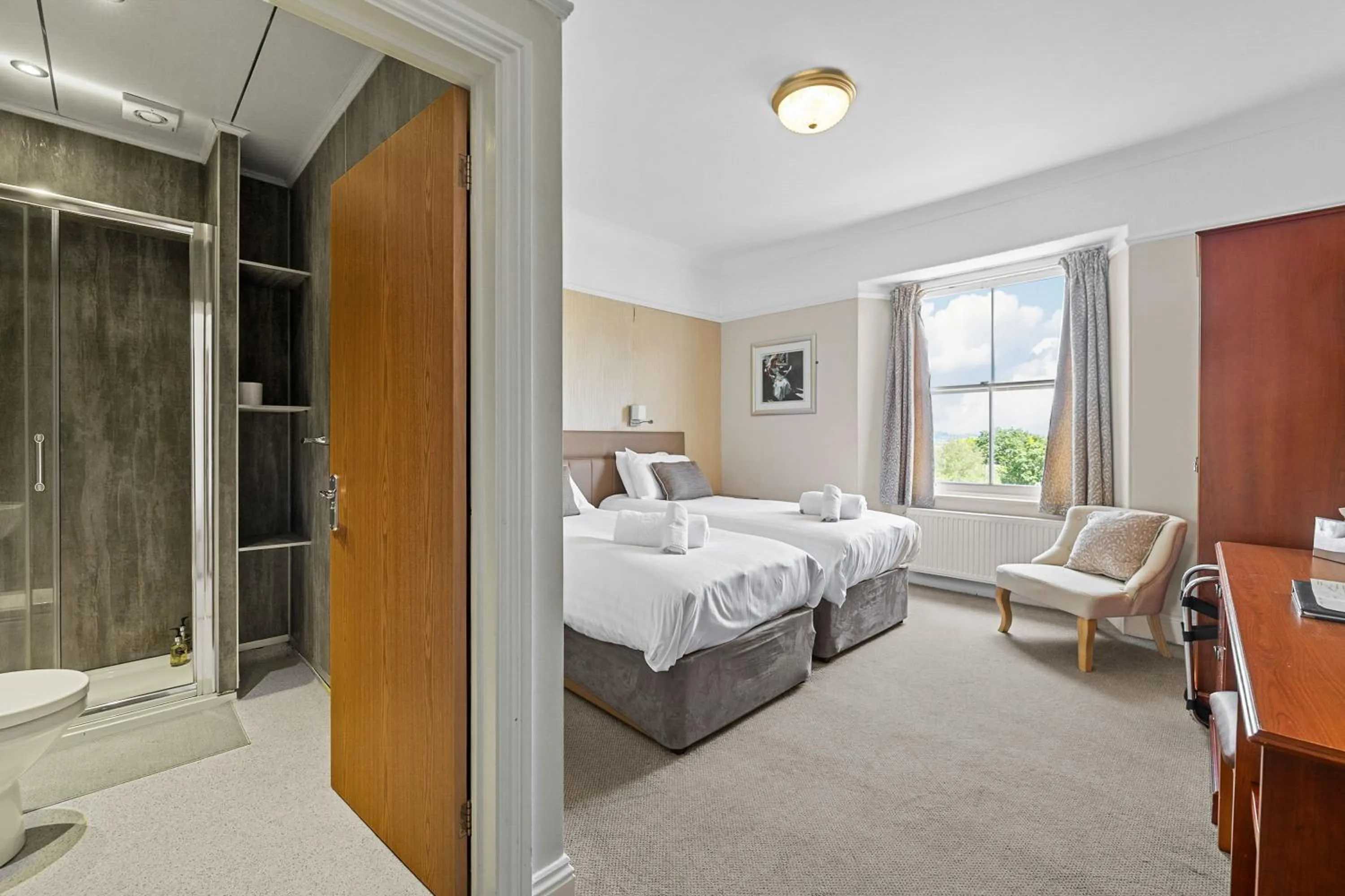 Shower, Bed in Invicta Hotel Plymouth