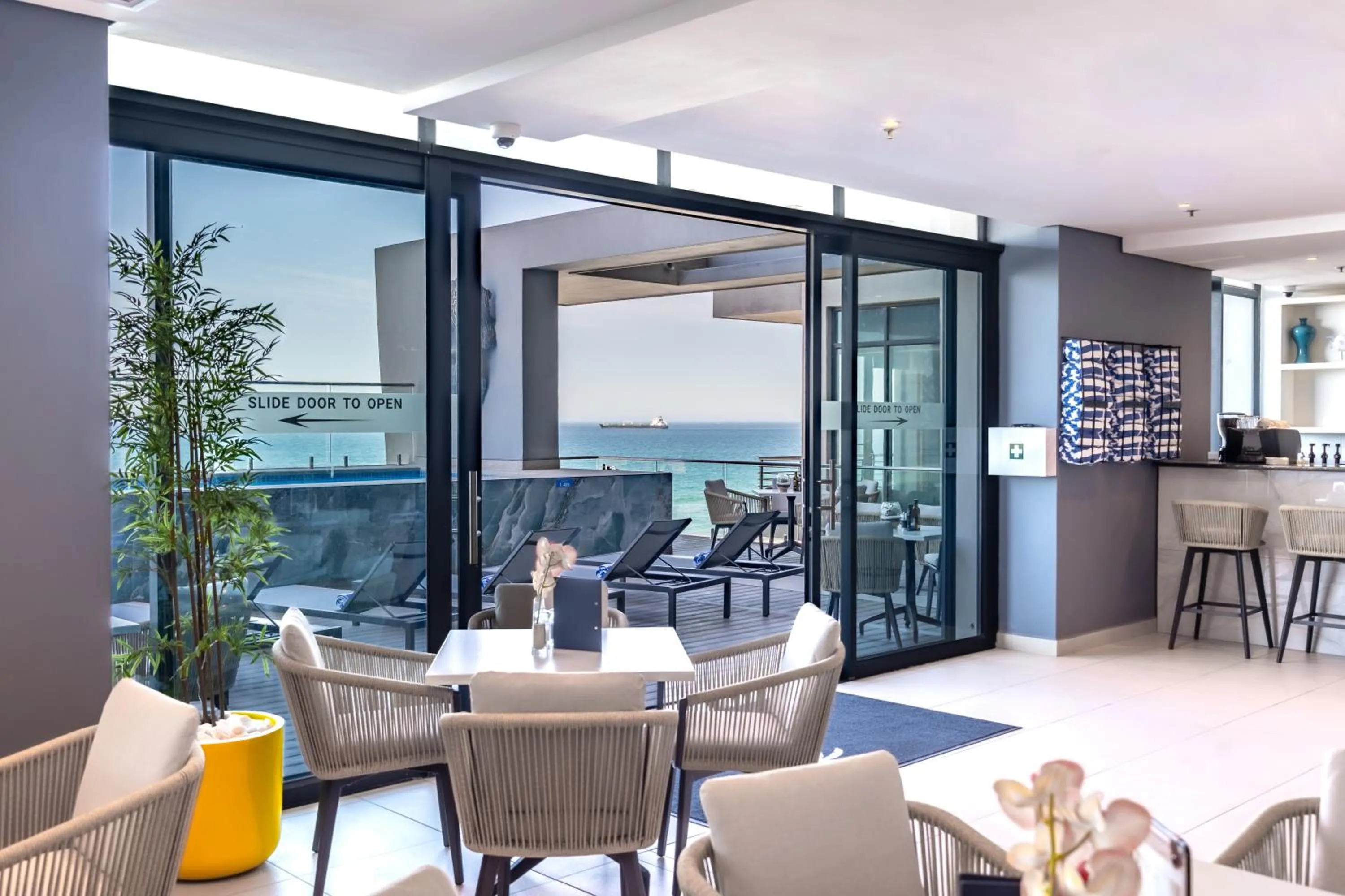 Restaurant/places to eat in Blaauwberg Beach Hotel