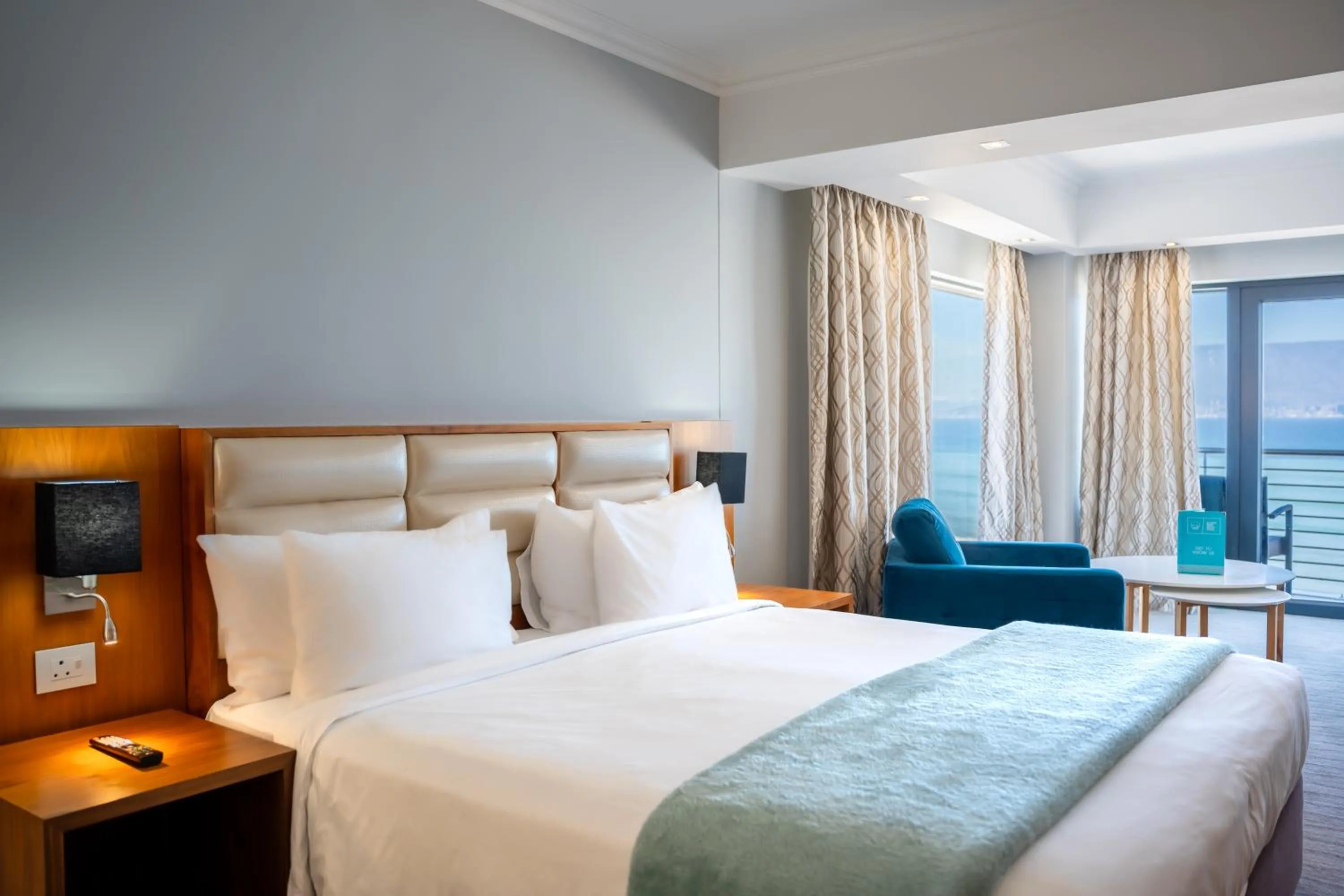 Bedroom, Bed in Blaauwberg Beach Hotel