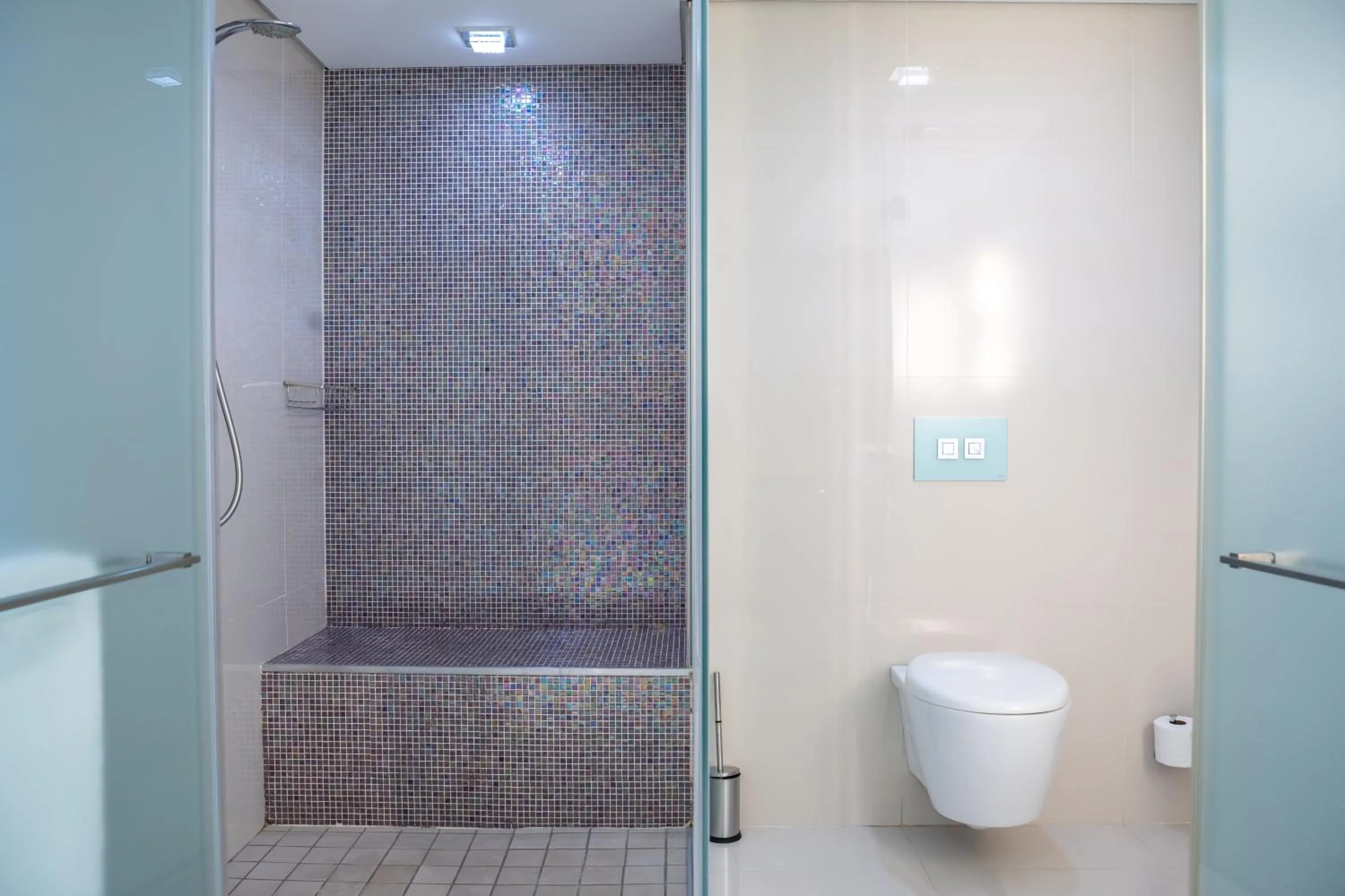 Toilet in Blaauwberg Beach Hotel