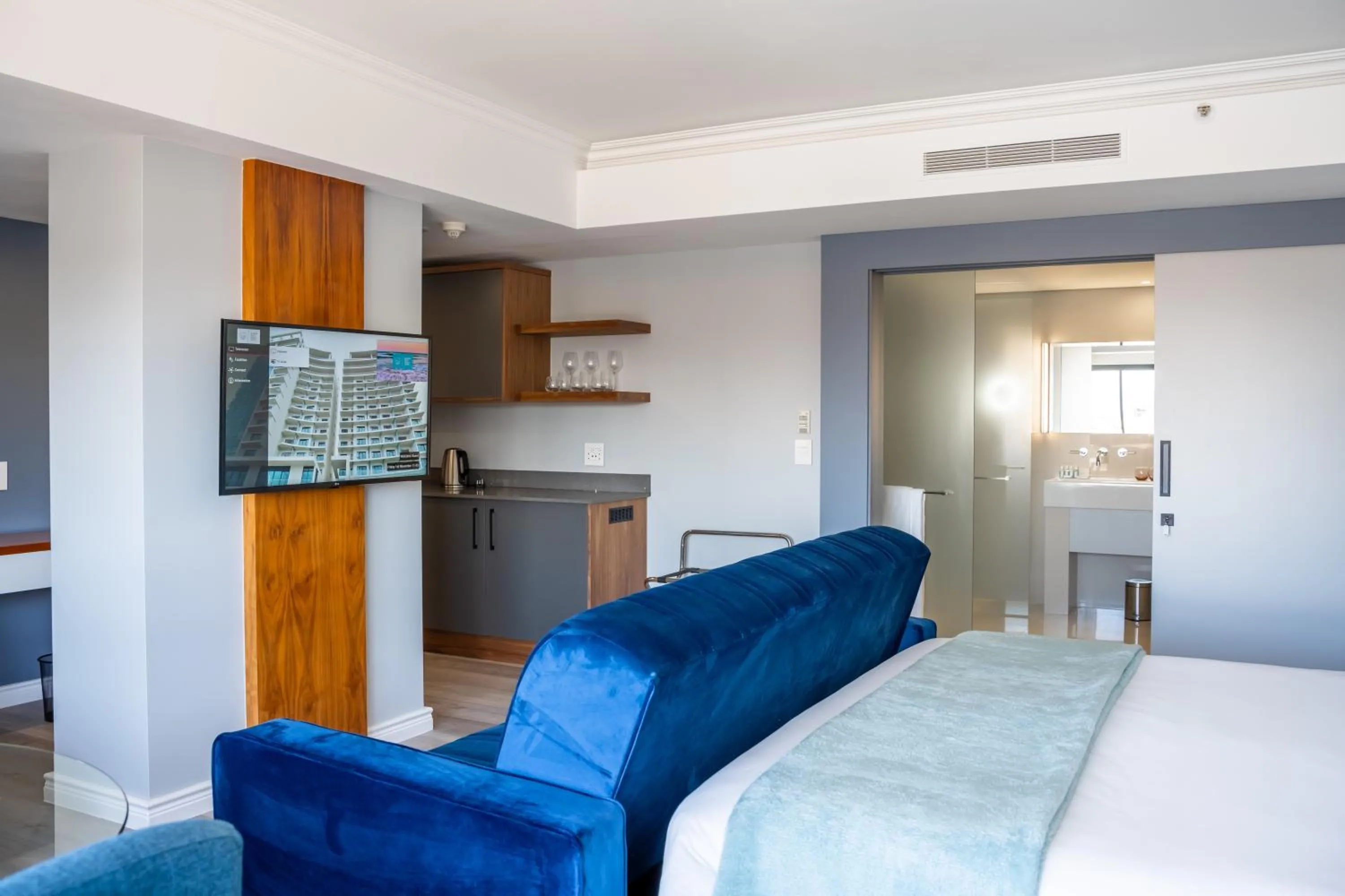TV and multimedia, Bed in Blaauwberg Beach Hotel