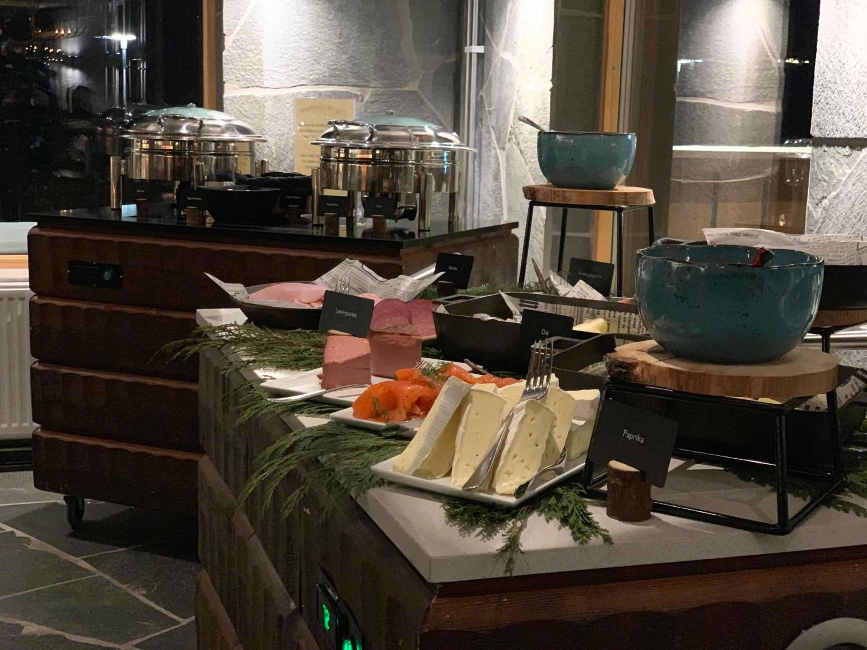 Breakfast in Mountain Lodge