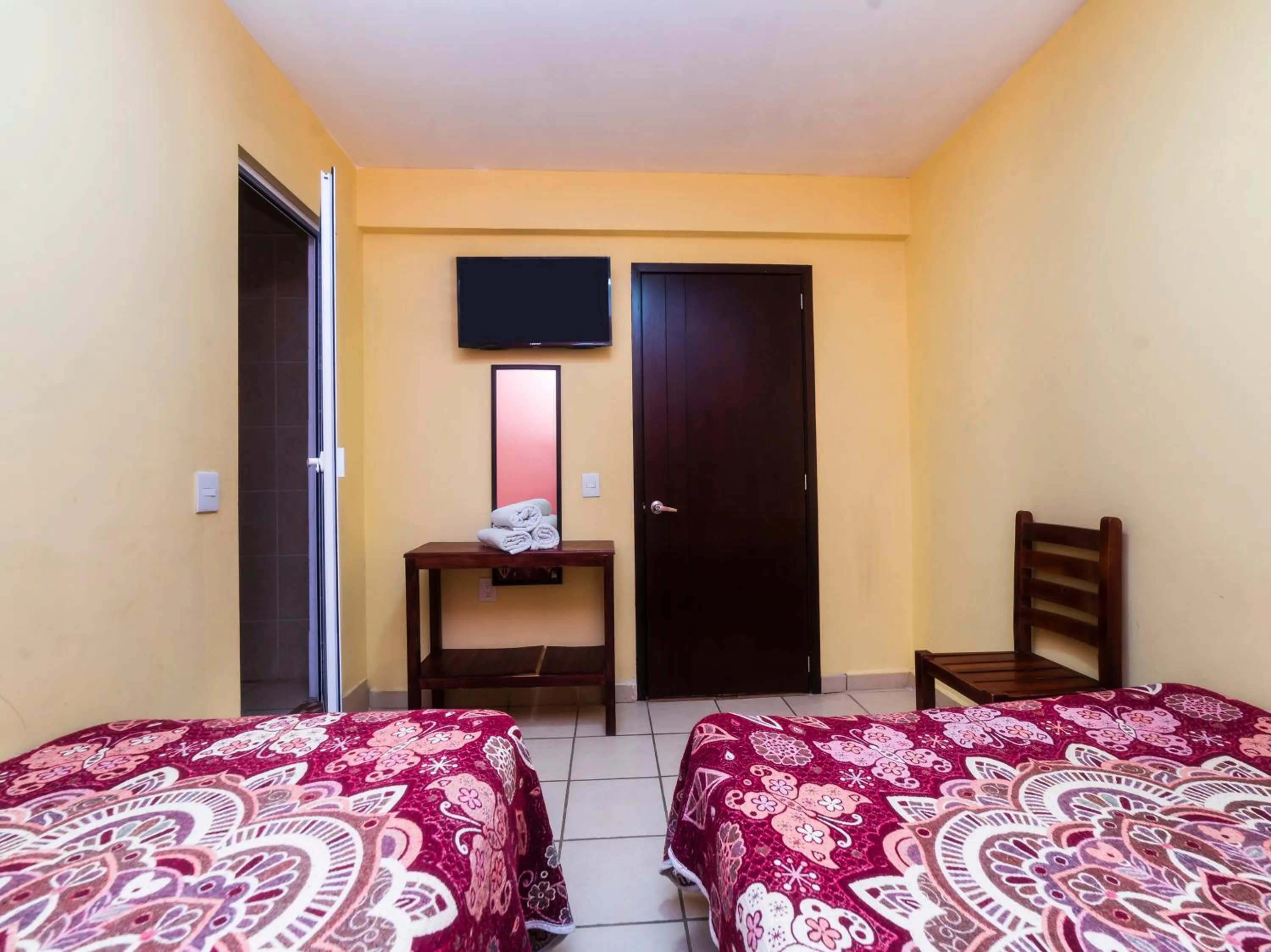 TV and multimedia, Bed in Hotel Zaragoza, San Juan de los Lagos