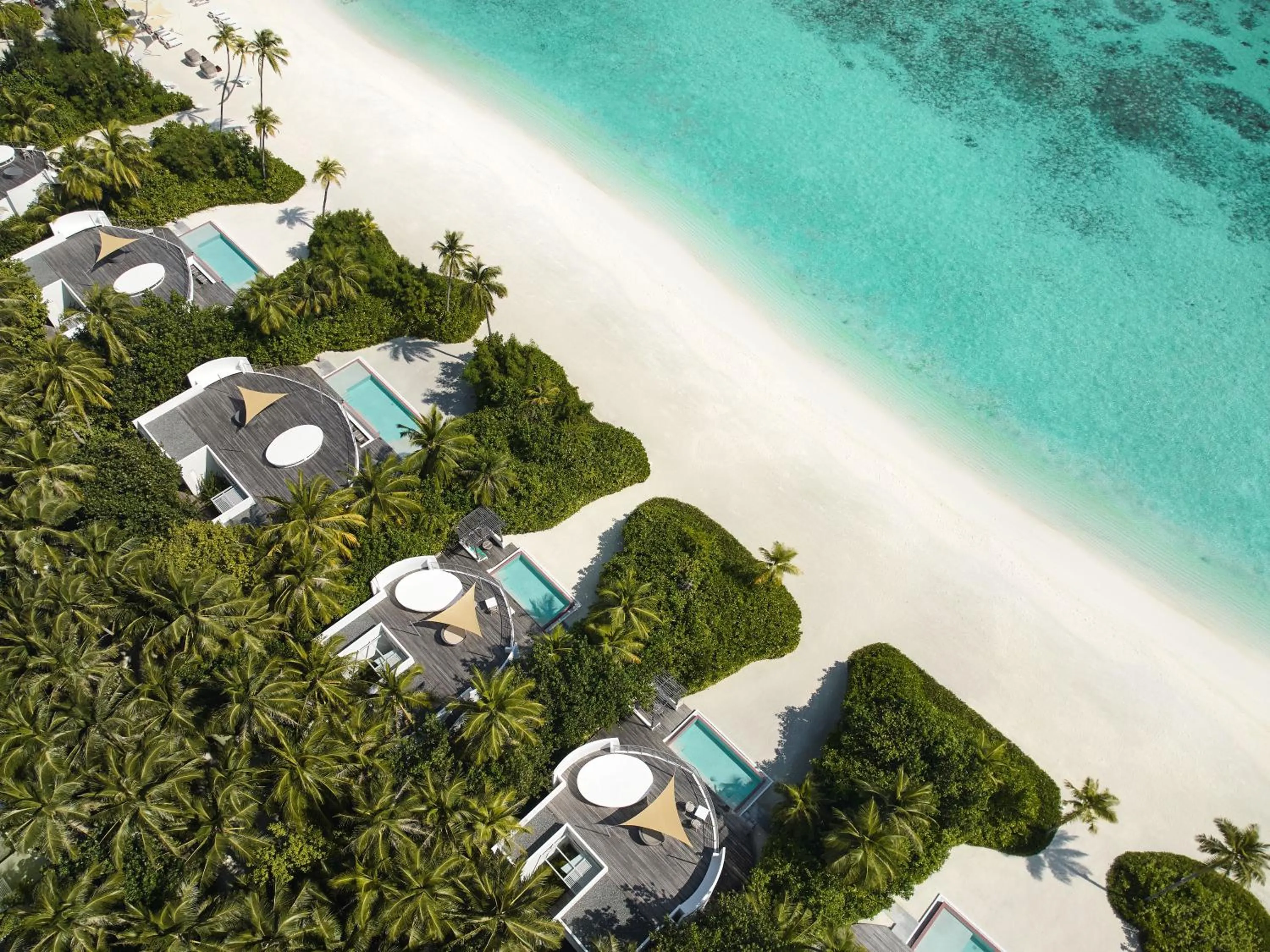 Property building in Jumeirah Olhahali Island Maldives