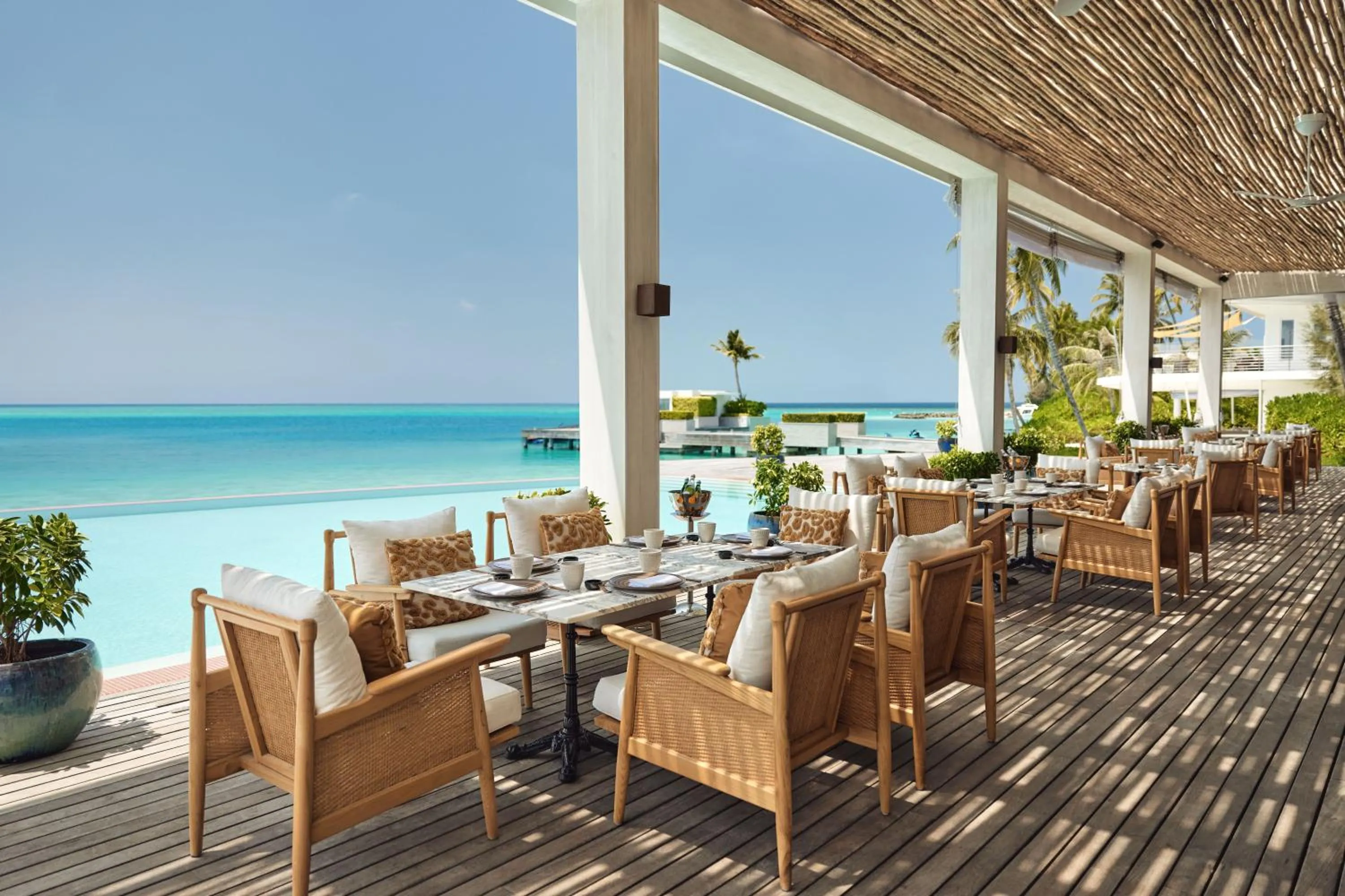Restaurant/places to eat in Jumeirah Olhahali Island Maldives