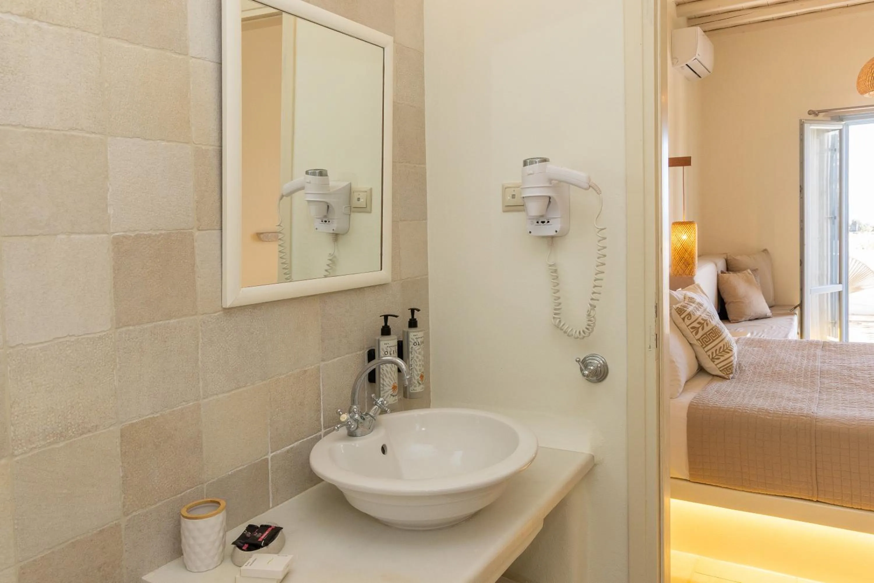 Bathroom, Bed in Anthea Hotel