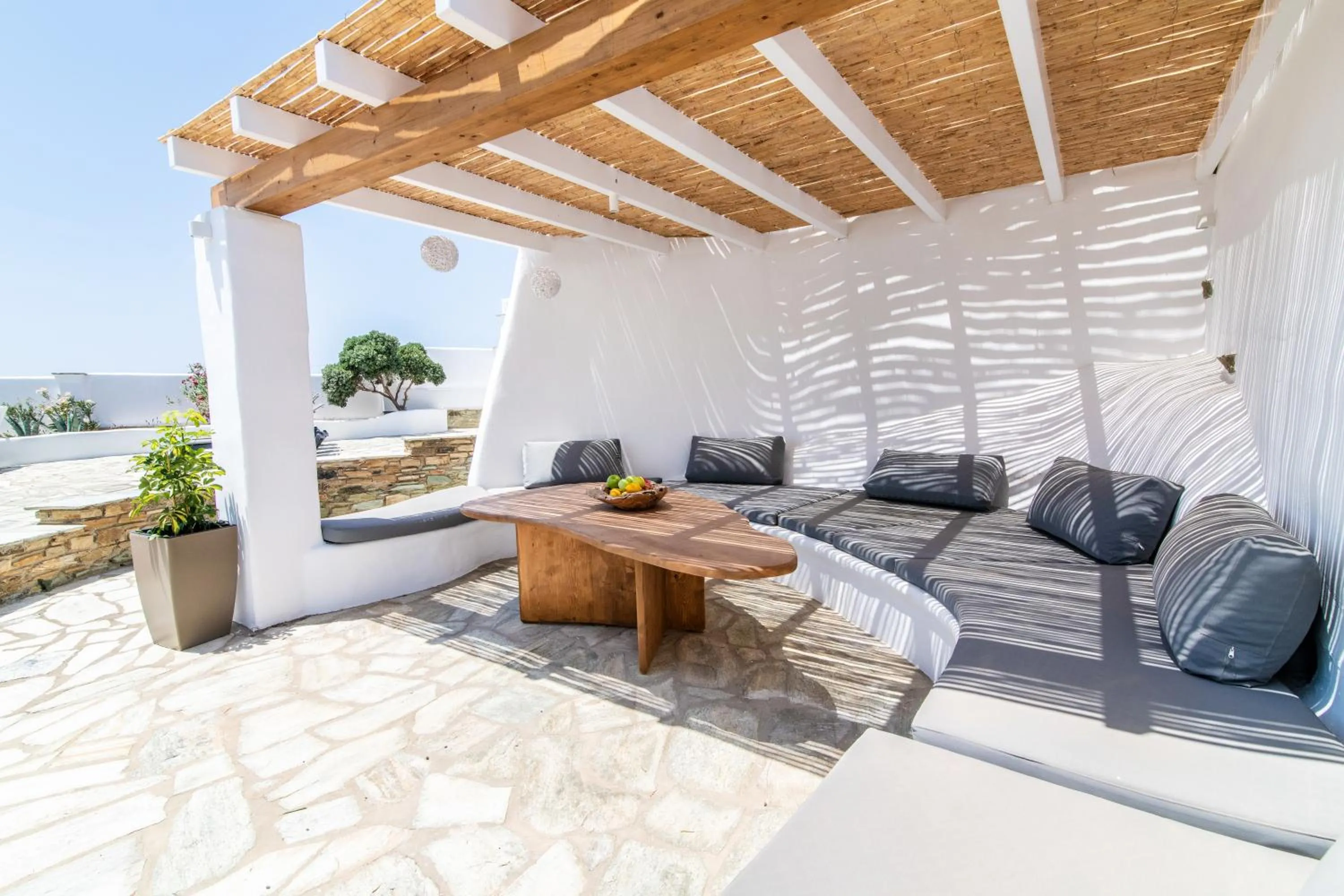 Restaurant/places to eat in Anthea Hotel