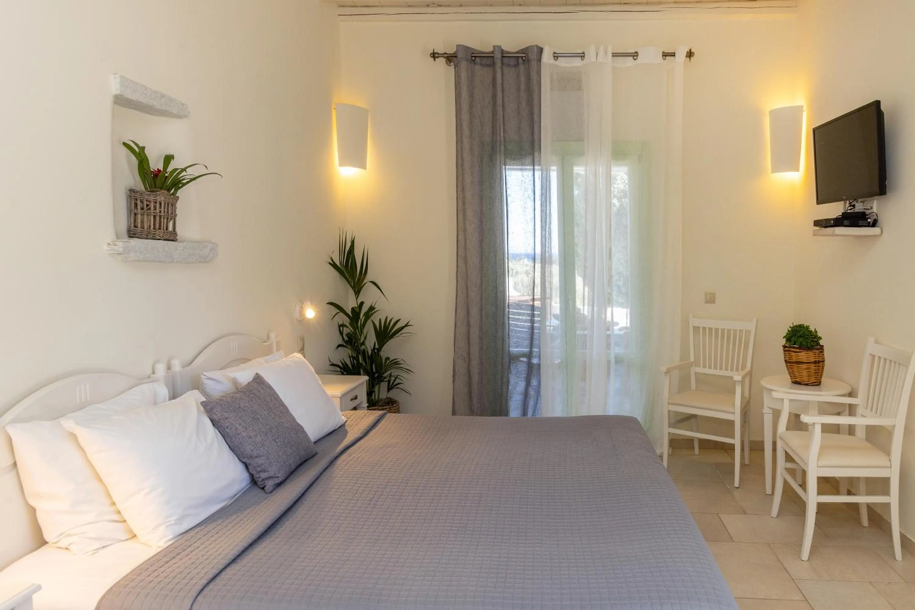 Photo of the whole room, Bed in Anthea Hotel