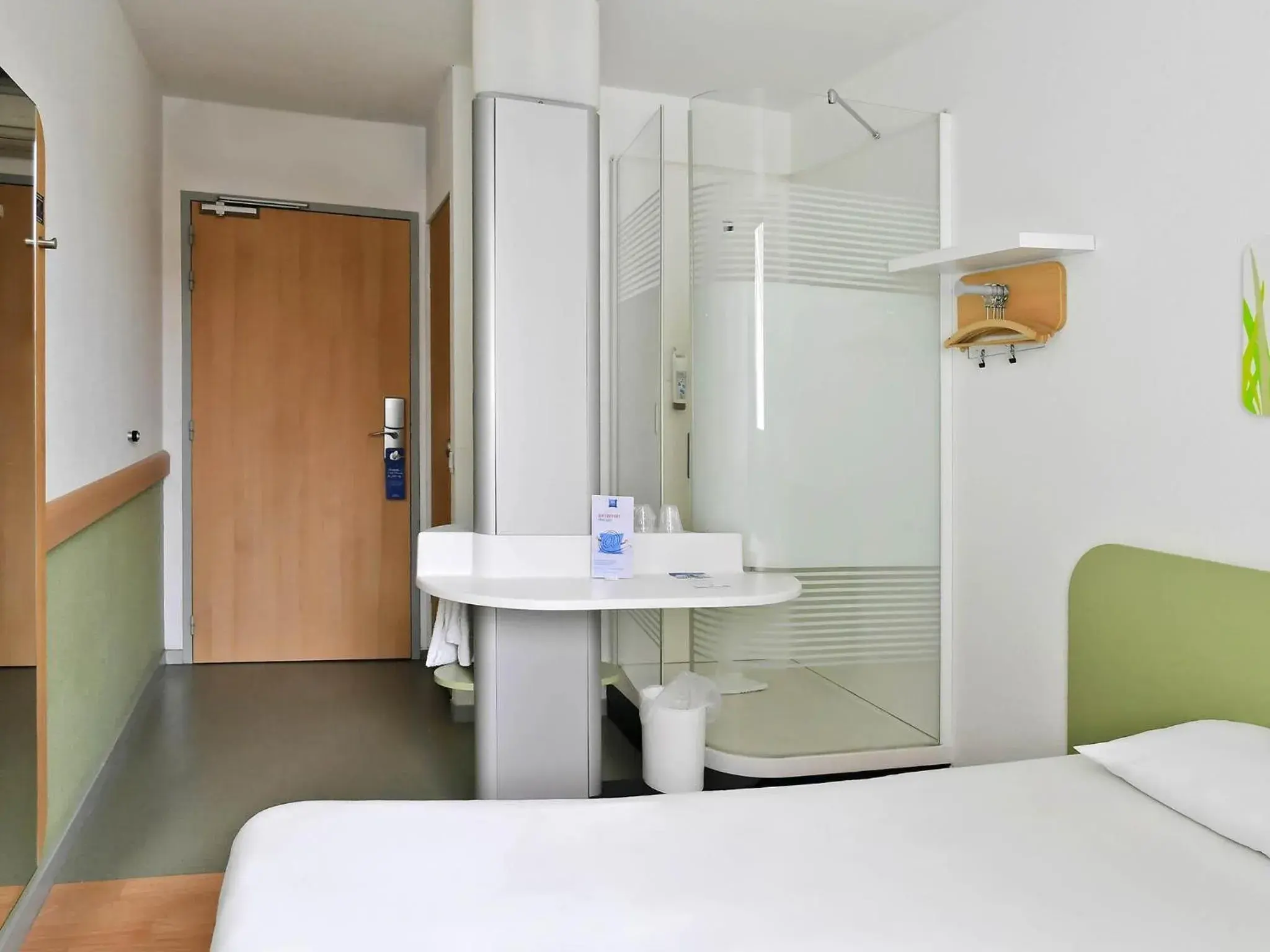 Bedroom, Bed in ibis budget Nimes Centre Gare Bedroom, Bed in ibis budget Nimes Centre Gare