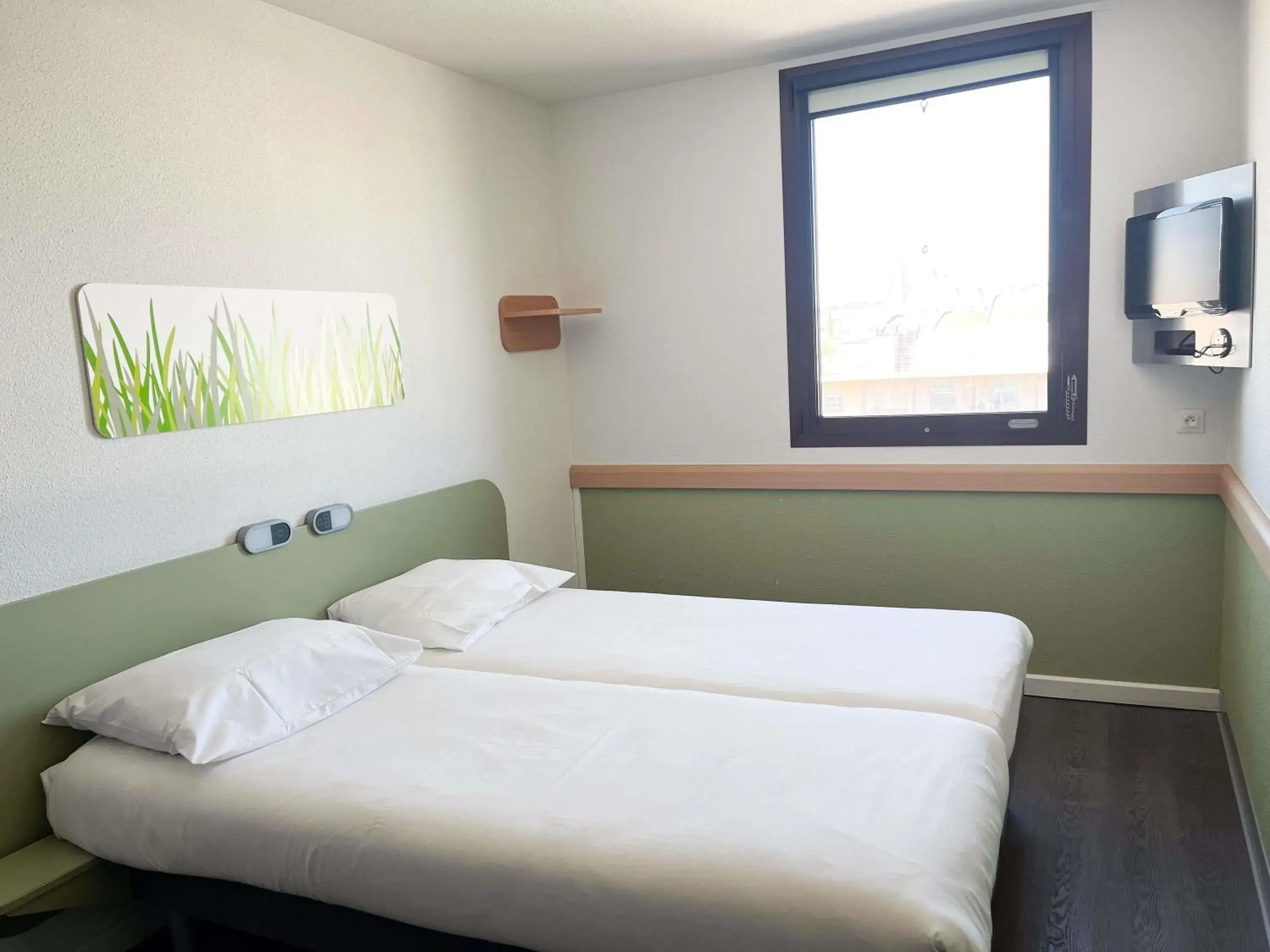 Bedroom, Bed in ibis budget Nimes Centre Gare Bedroom, Bed in ibis budget Nimes Centre Gare