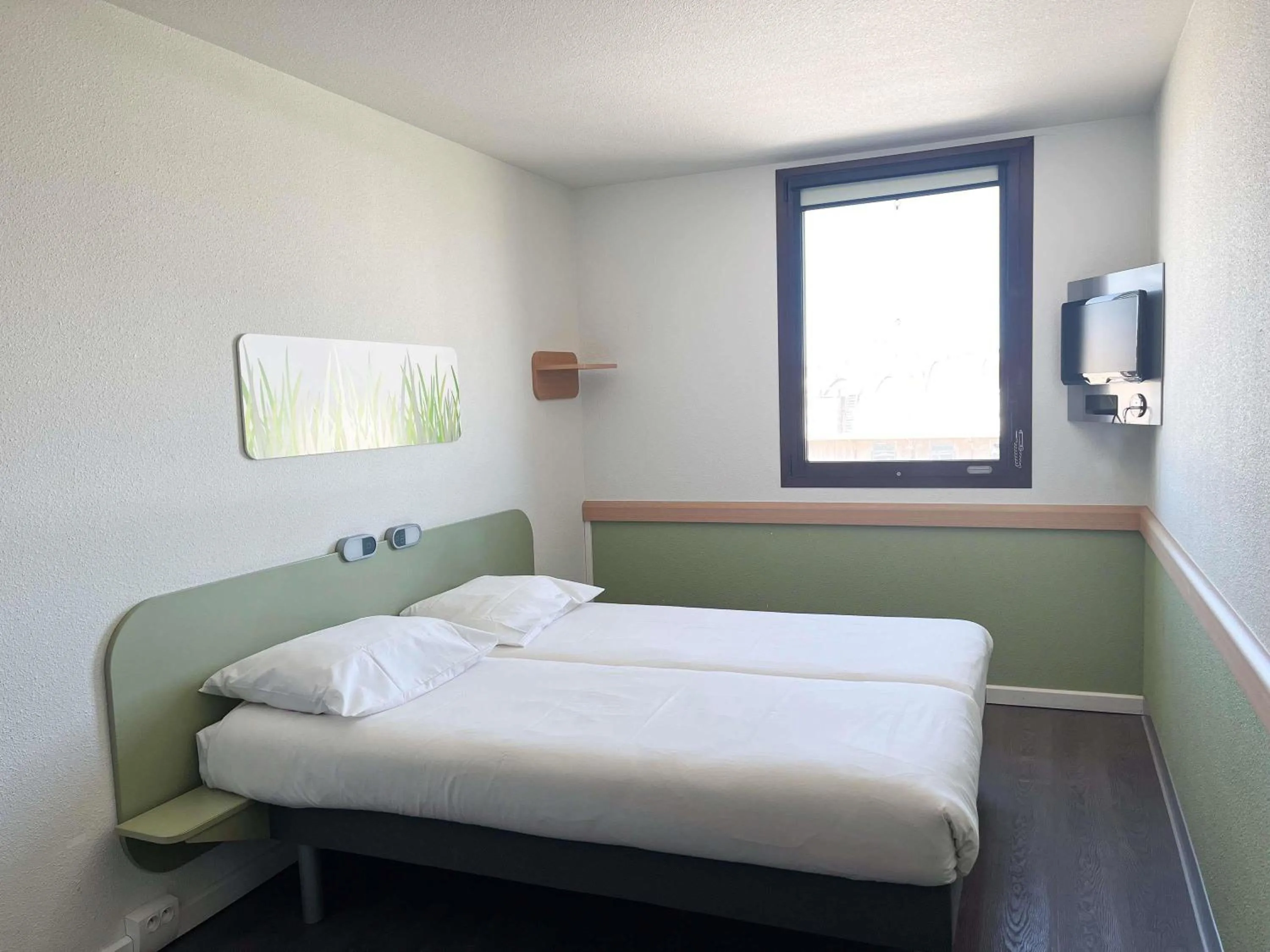 Property building, Bed in ibis budget Nimes Centre Gare