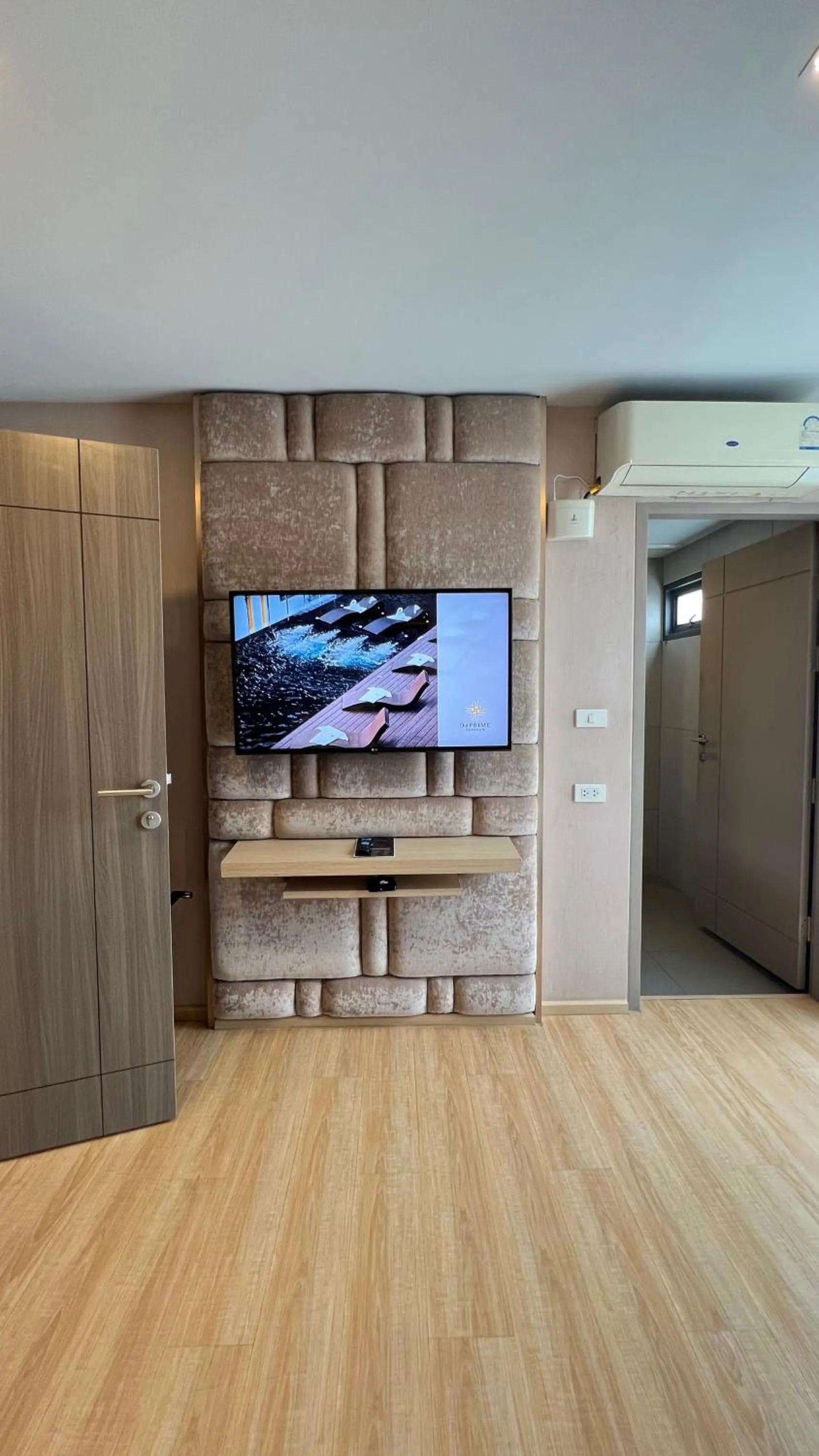 TV and multimedia in De Prime Rangnam Hotel