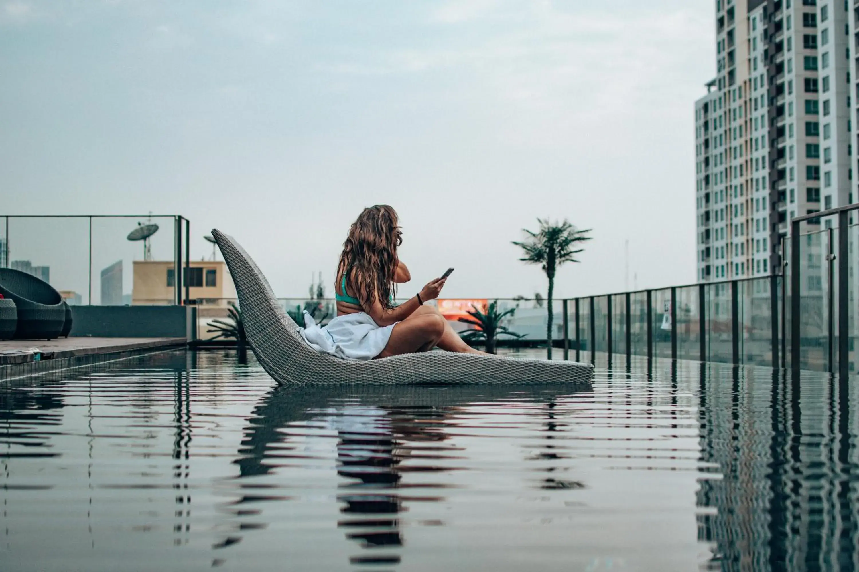Swimming pool in De Prime Rangnam Hotel Swimming pool in De Prime Rangnam Hotel