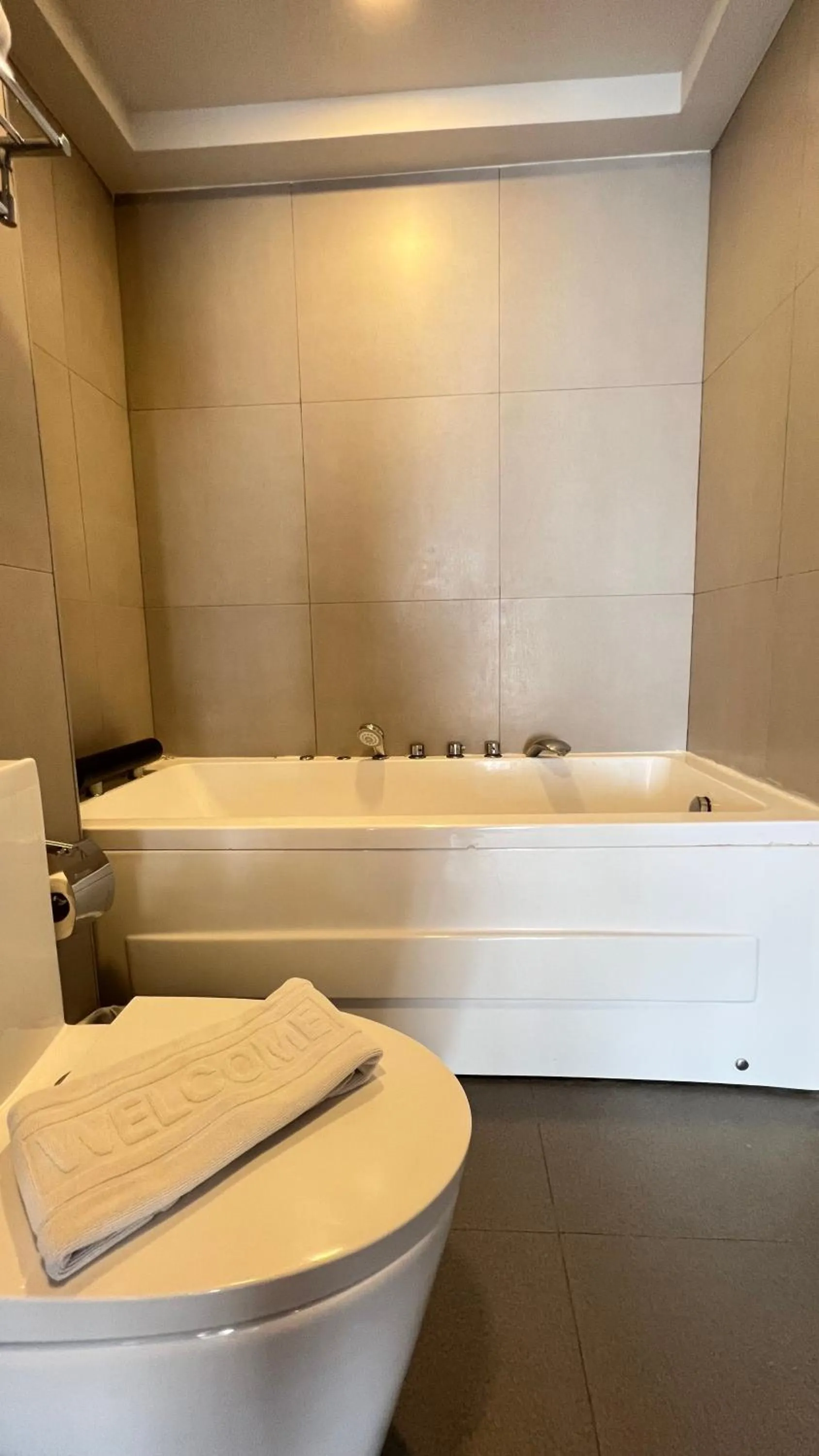 Guests in De Prime Rangnam Hotel