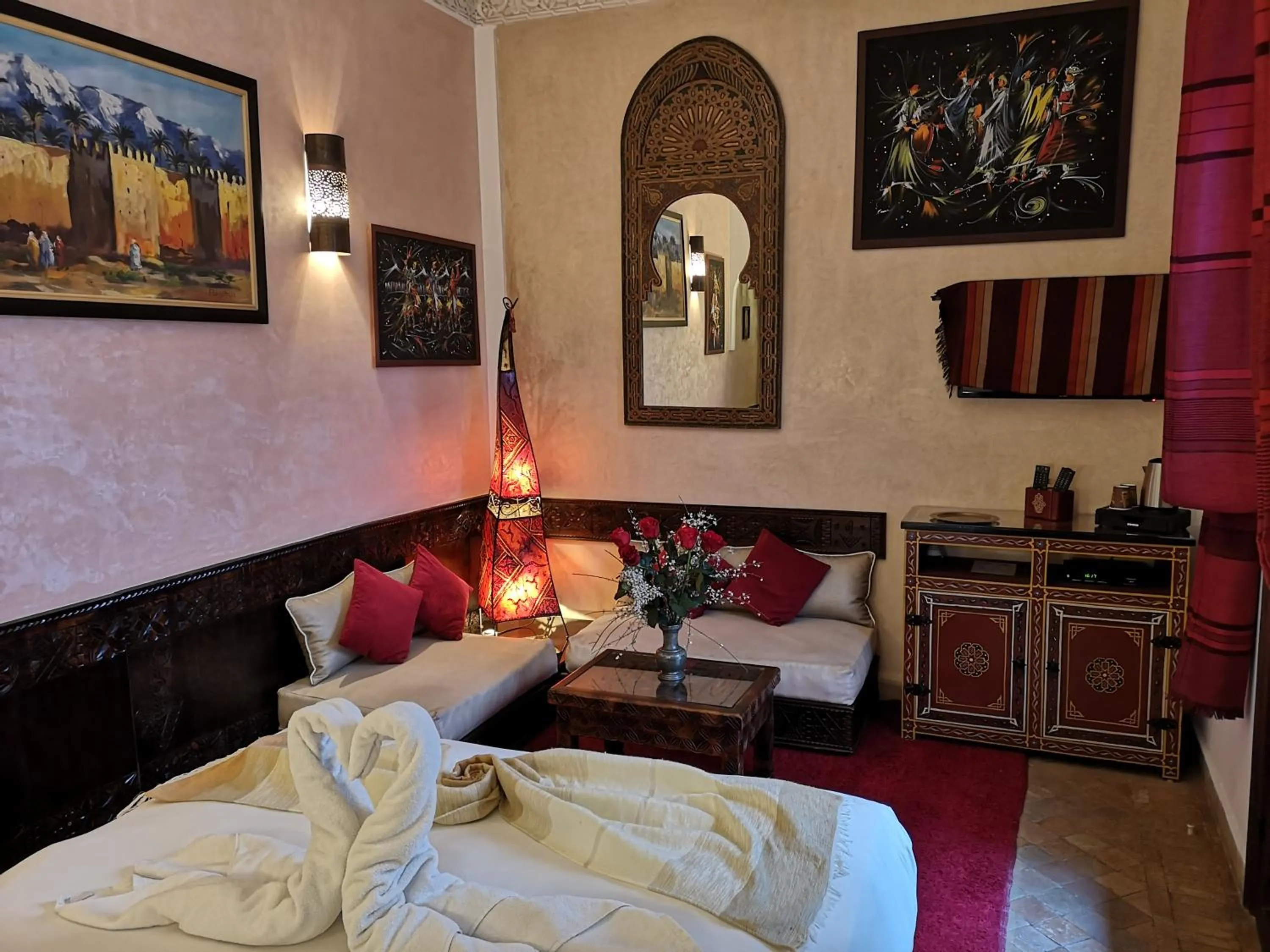 Living room, Bed in Riad Charme d'Orient Adults Only