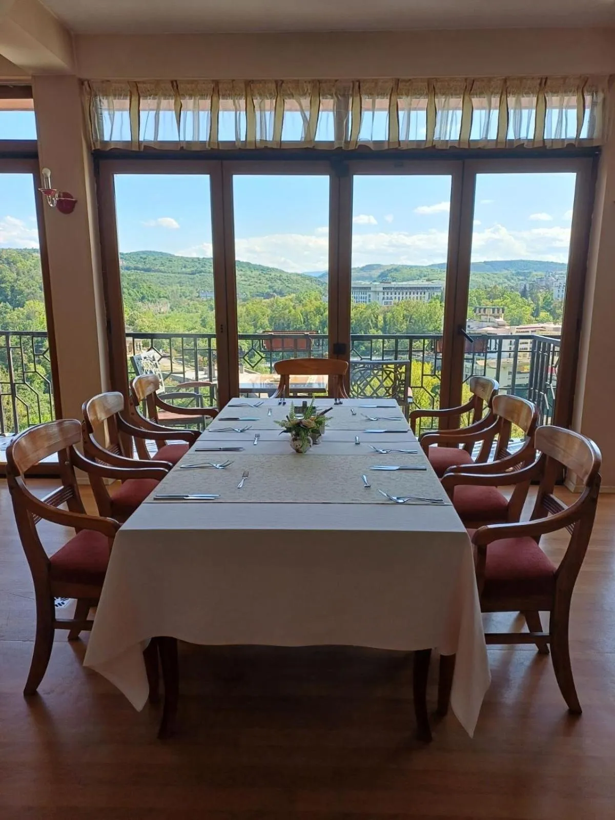 Restaurant/places to eat in Meridian Hotel Bolyarski