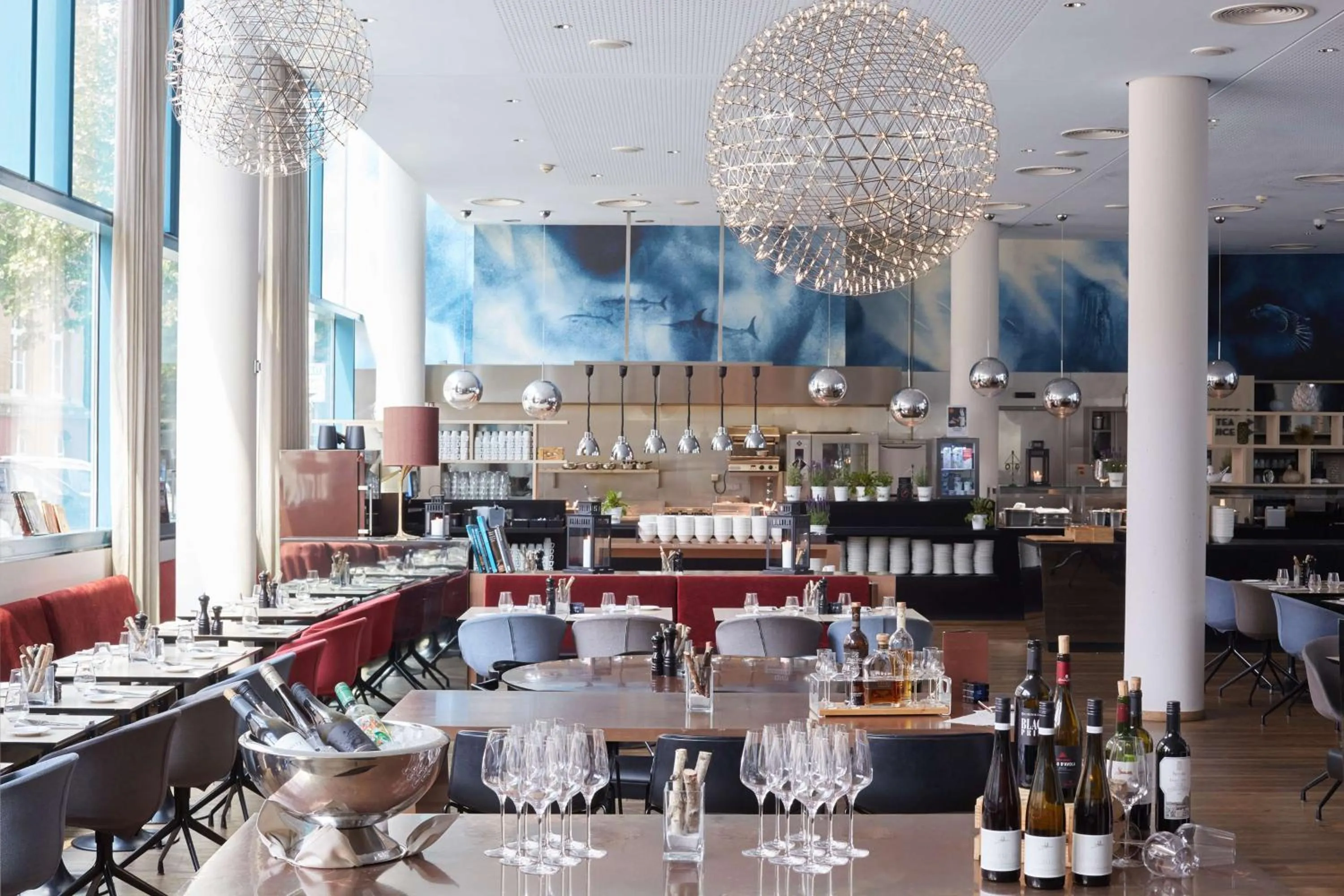 Restaurant/places to eat in Scandic Hamburg Emporio