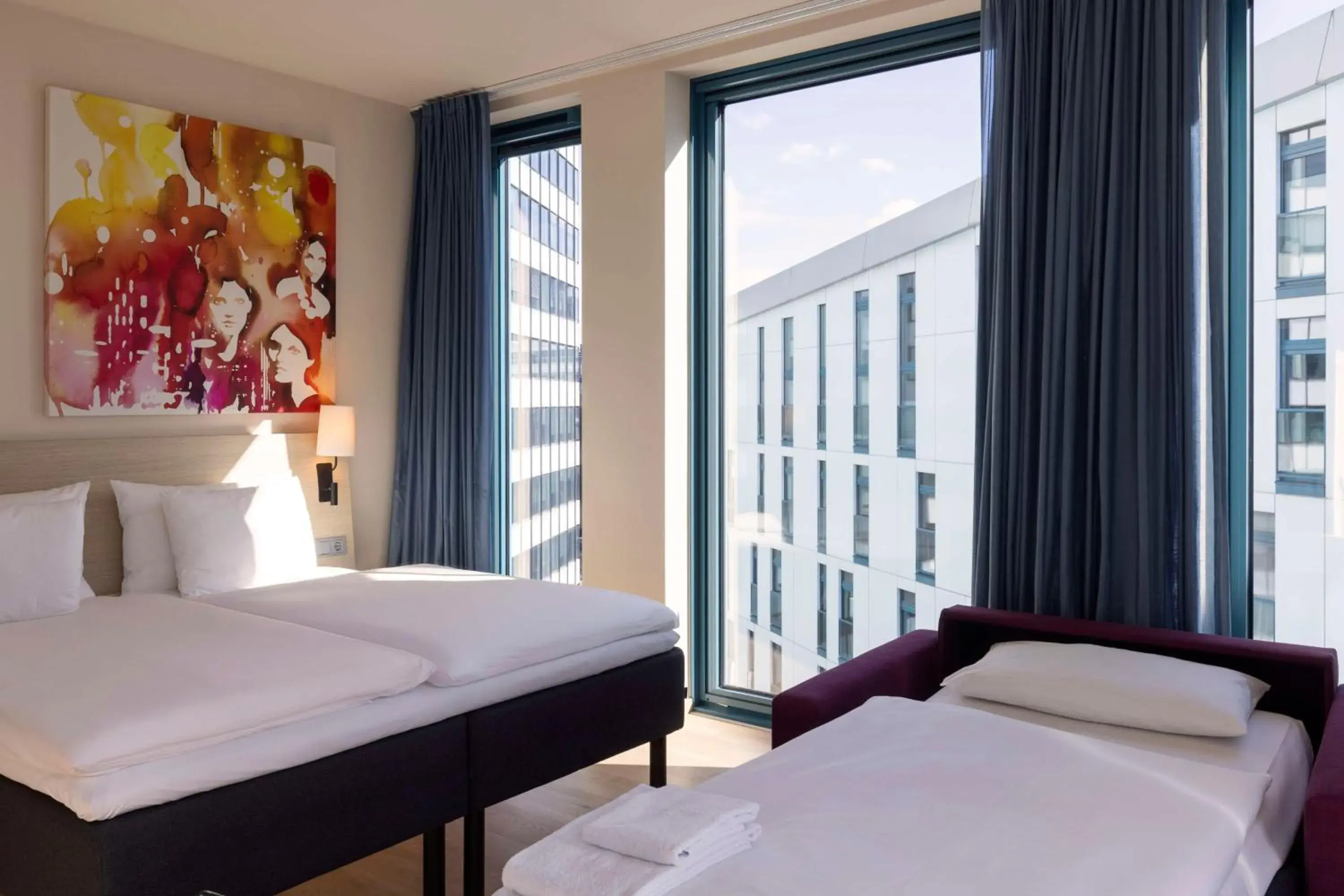 Photo of the whole room, Bed in Scandic Hamburg Emporio Photo of the whole room, Bed in Scandic Hamburg Emporio