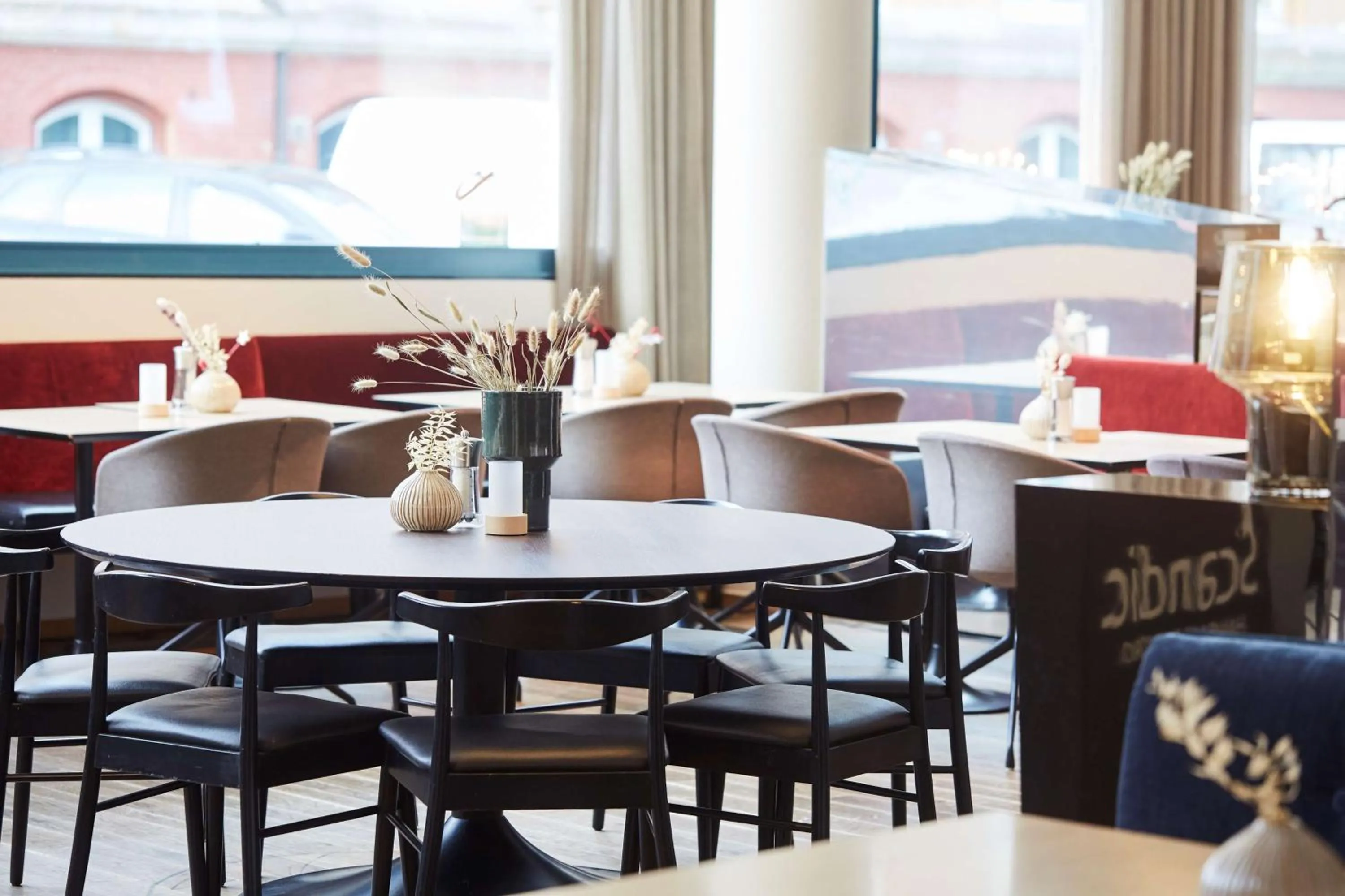 Restaurant/places to eat in Scandic Hamburg Emporio