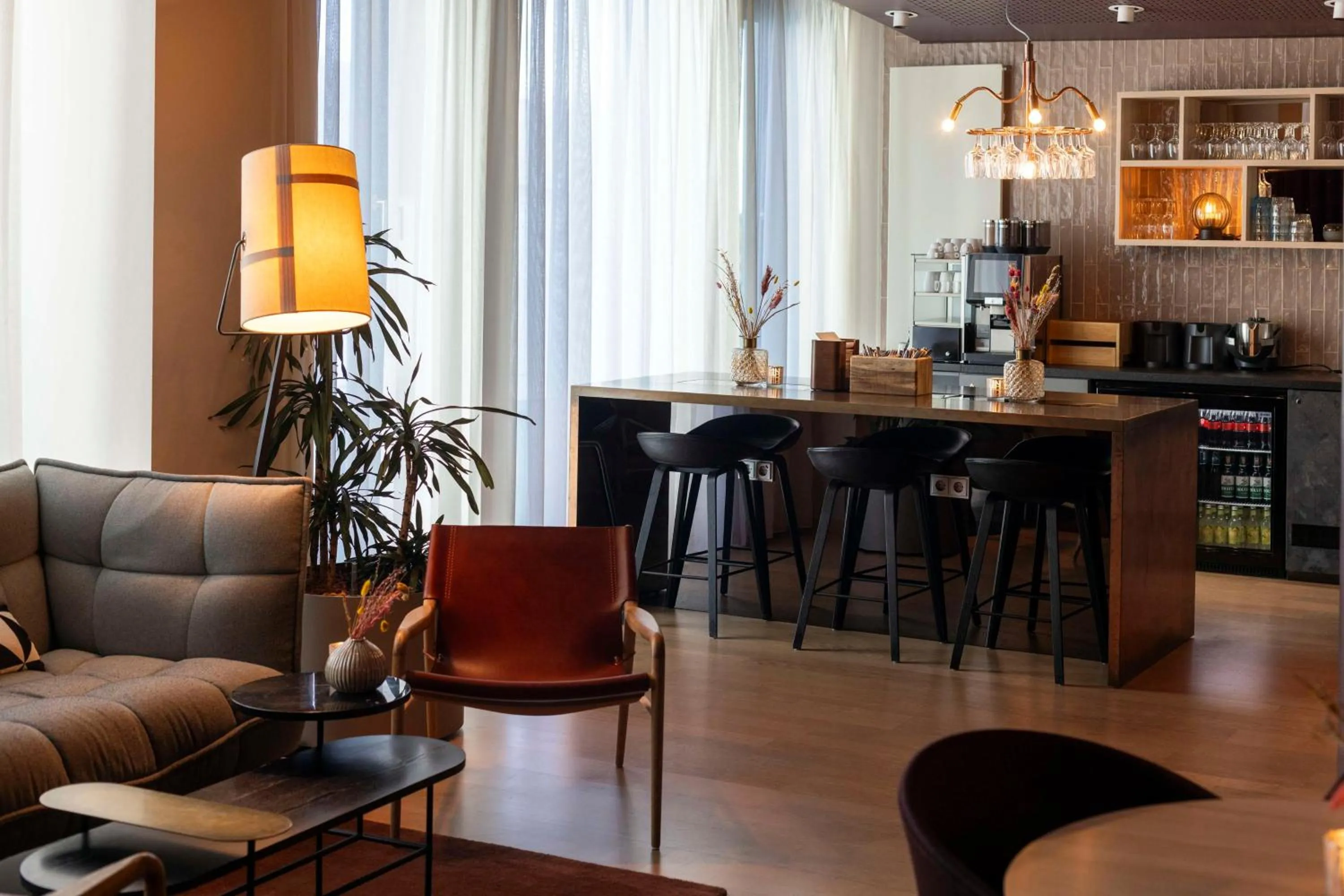 Lounge or bar in Scandic Hamburg Emporio