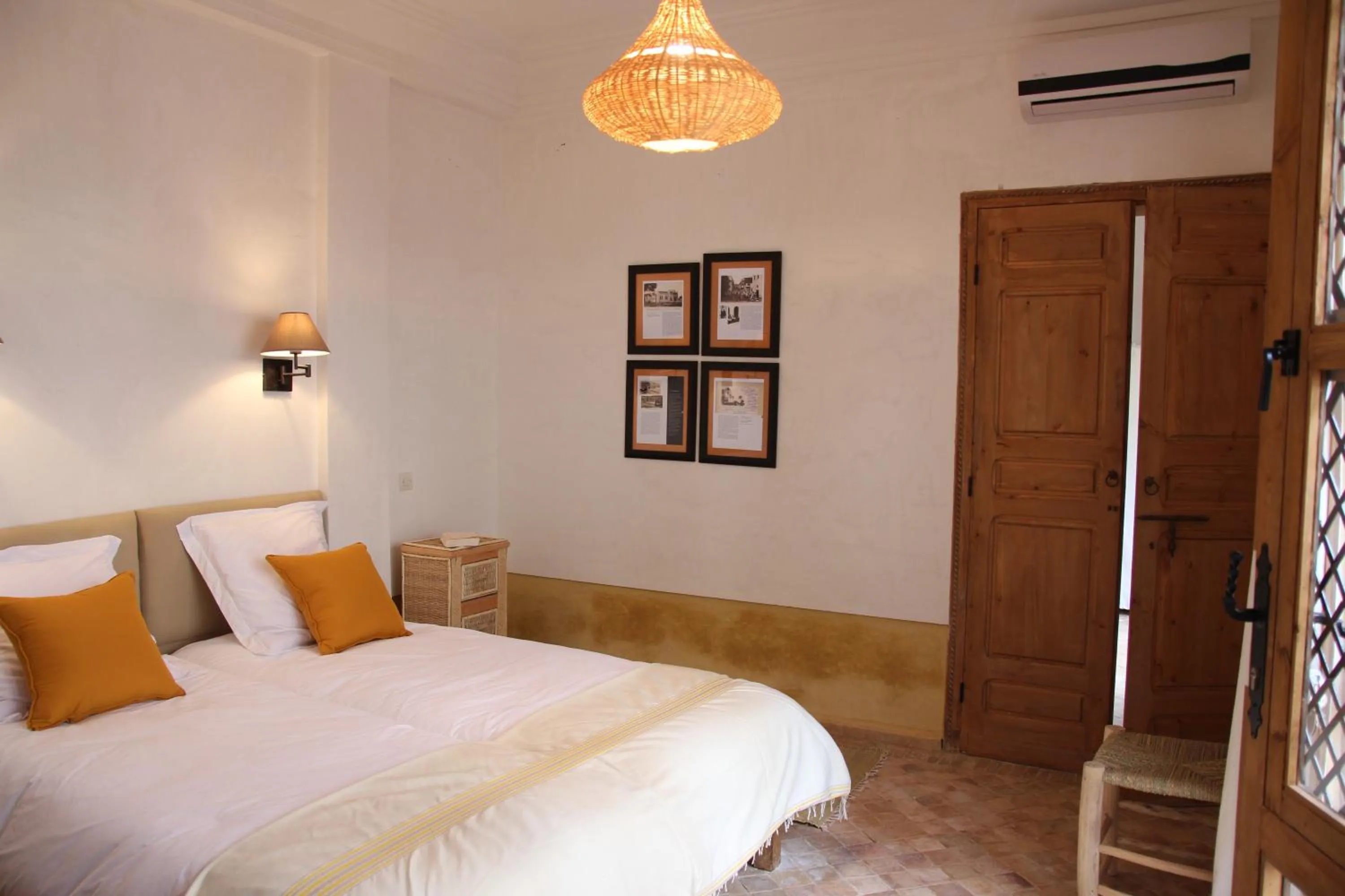 Photo of the whole room, Bed in Riad Spa Dar Nimbus