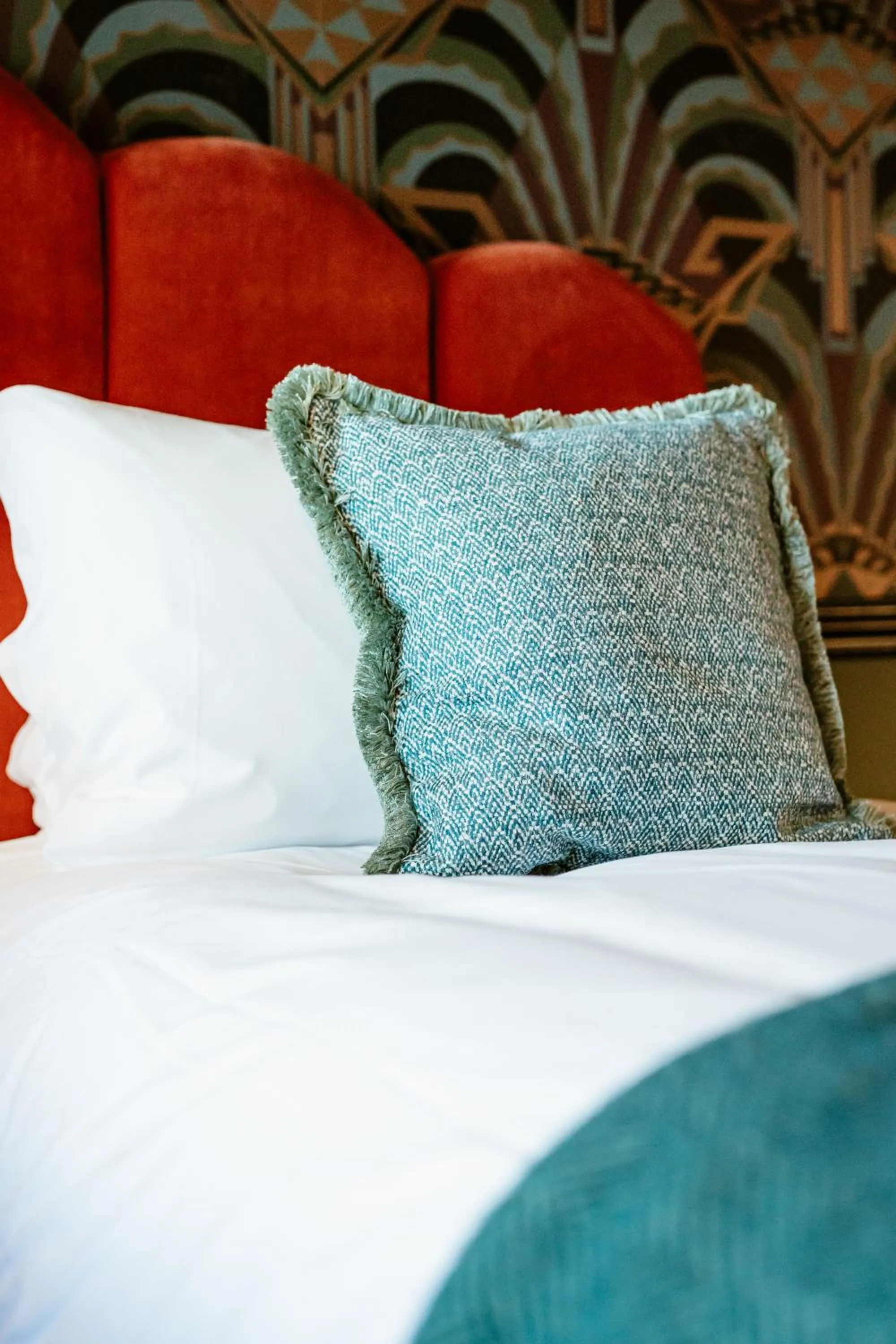 Bed in Hand & Flower