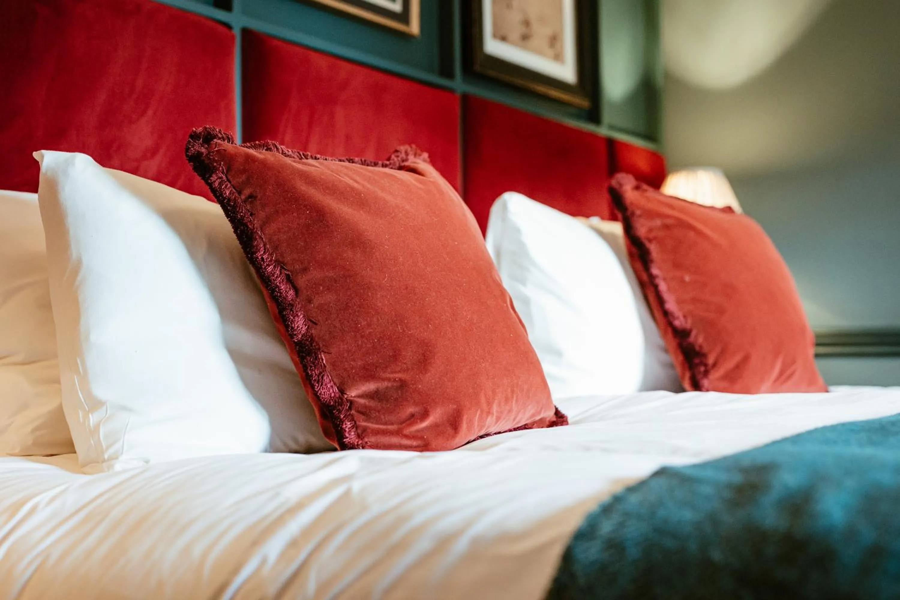 Bed in Hand & Flower