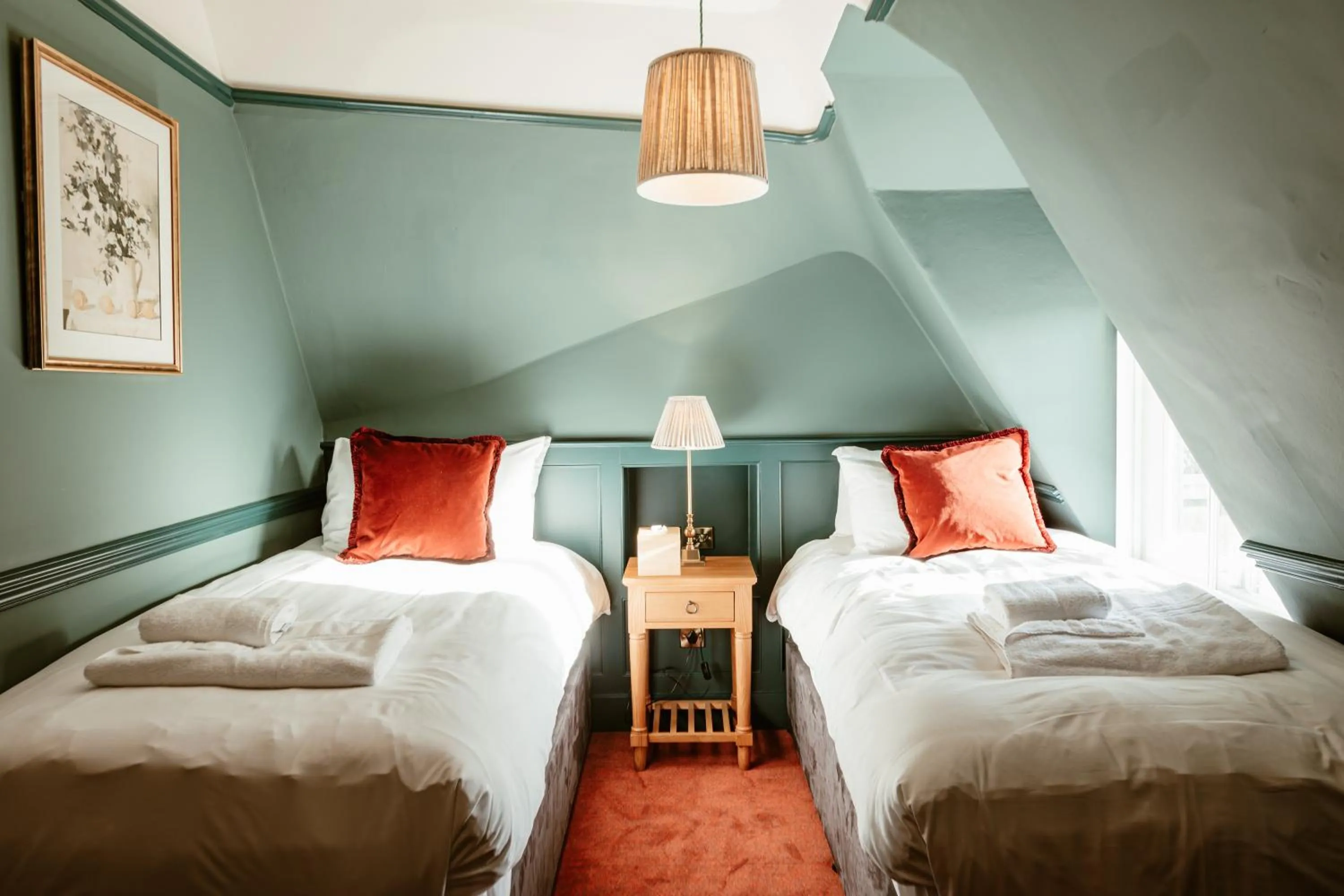 Bed in Hand & Flower