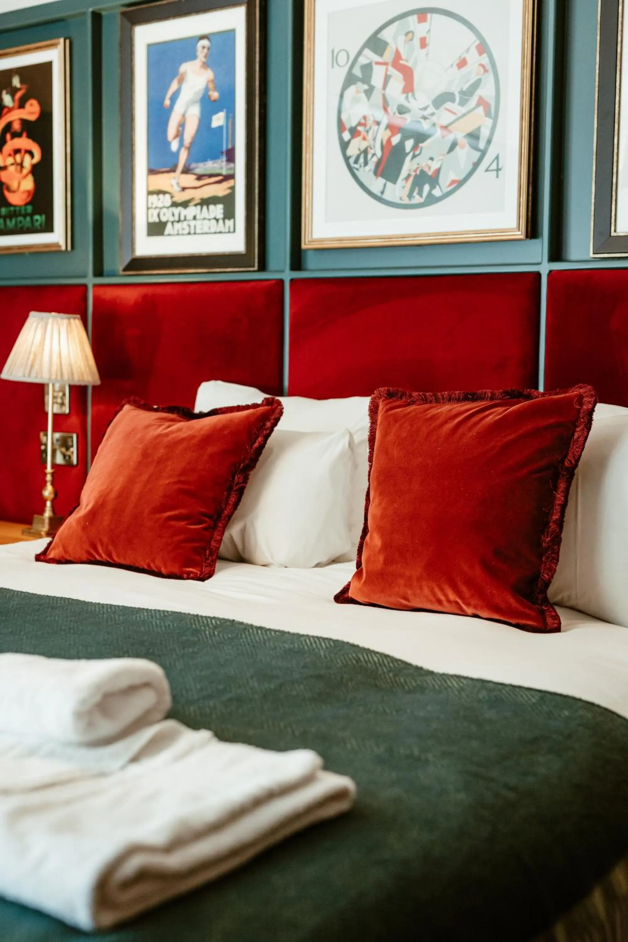 Bed in Hand & Flower