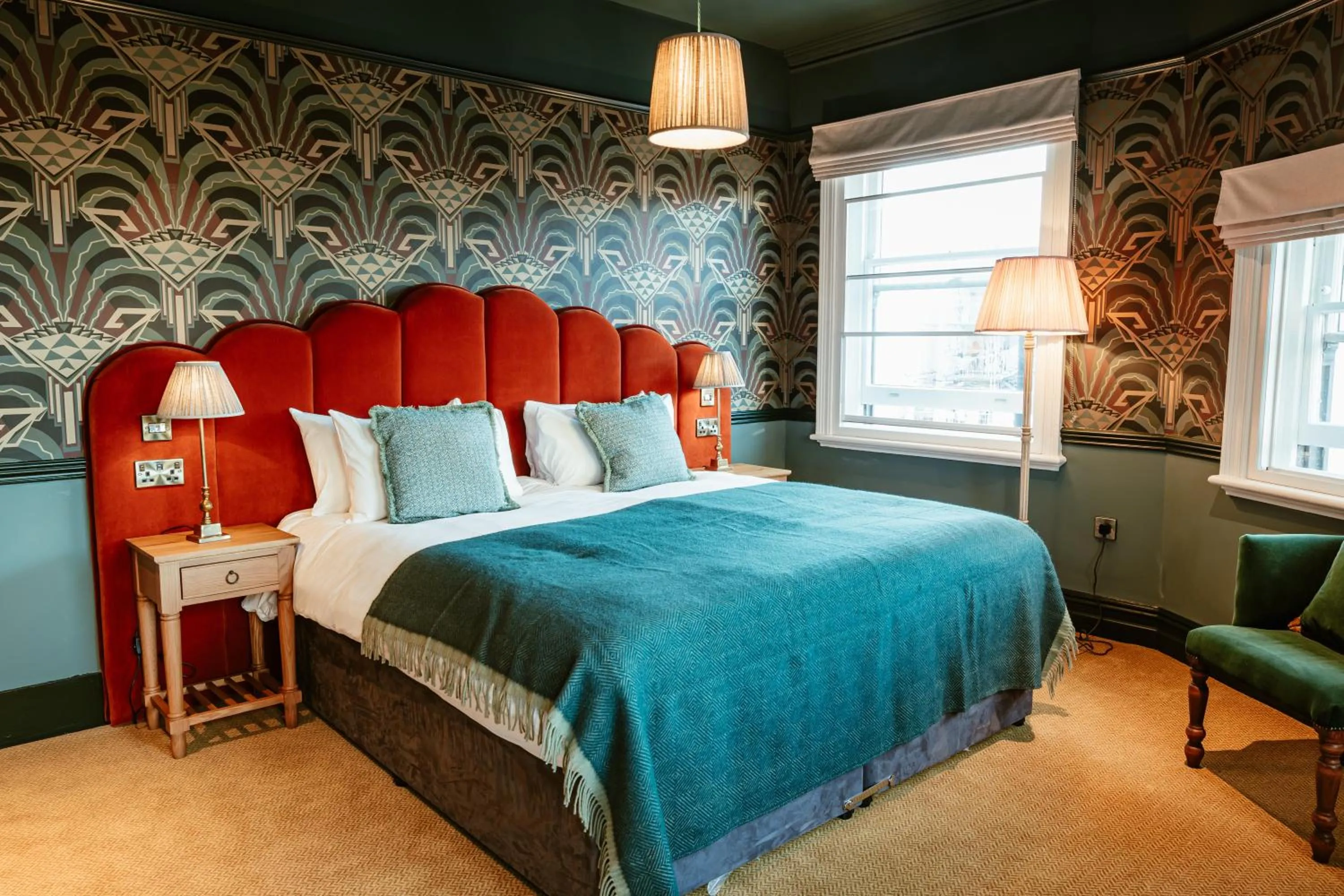 Bed in Hand & Flower