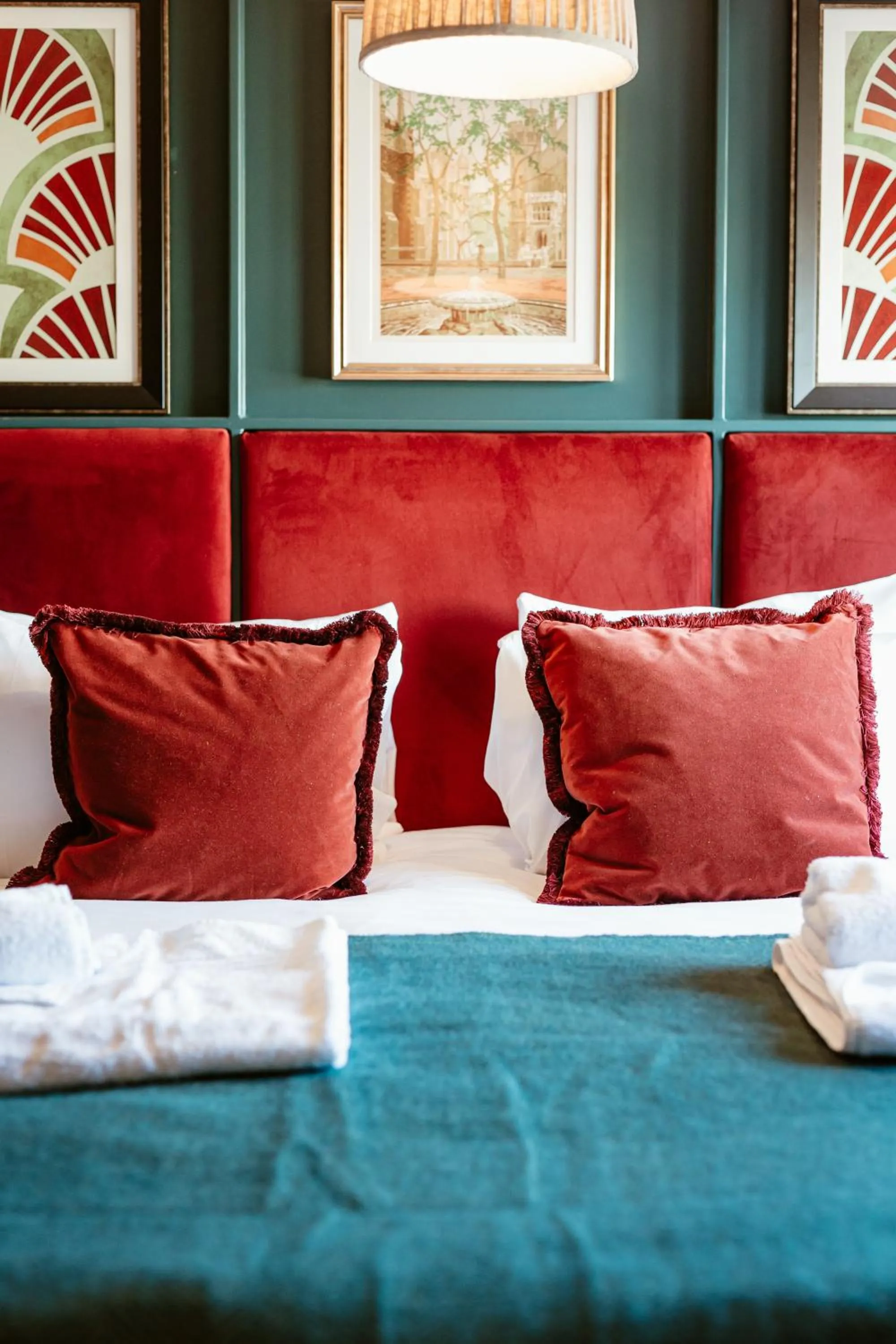 Bed in Hand & Flower