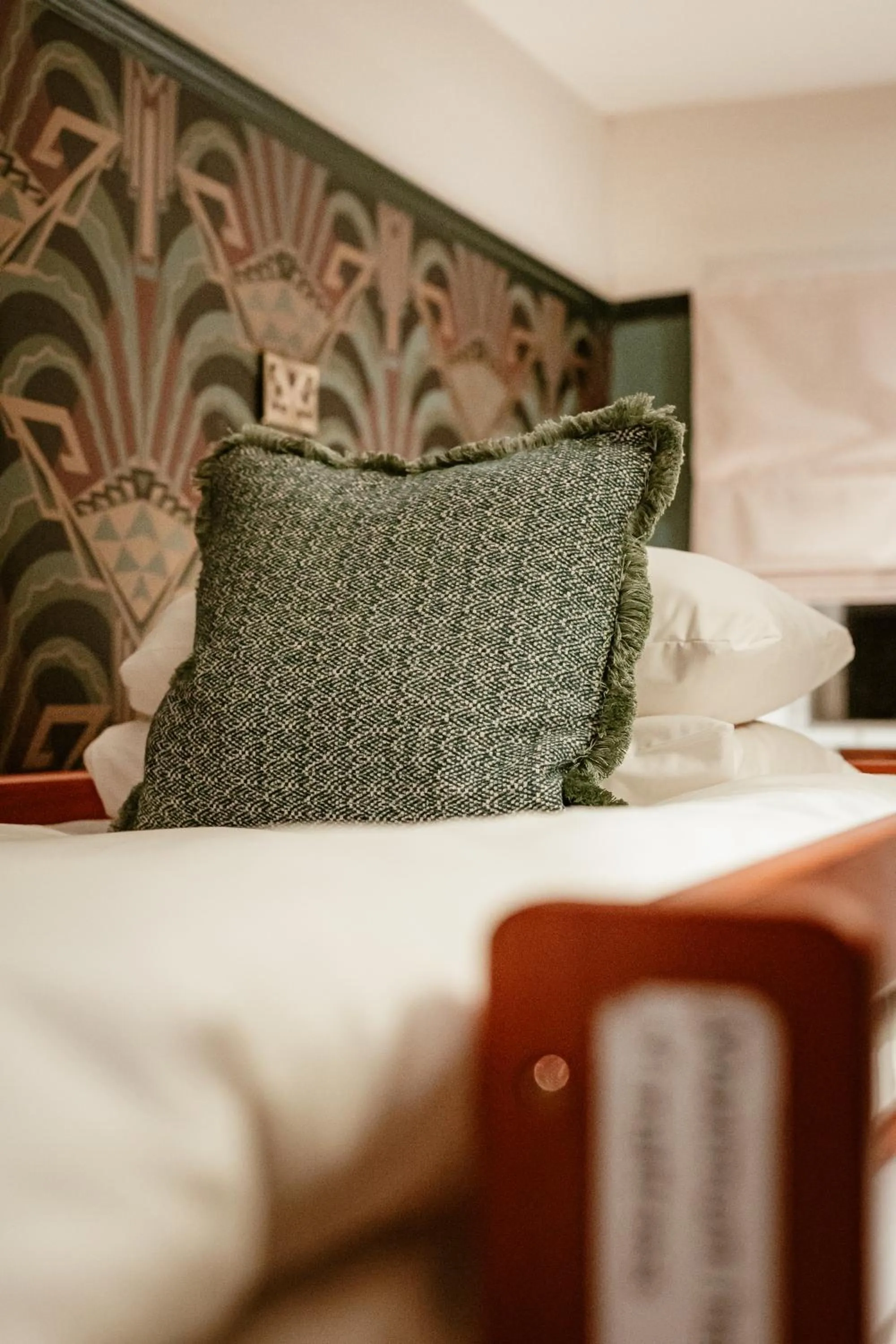 Bed in Hand & Flower