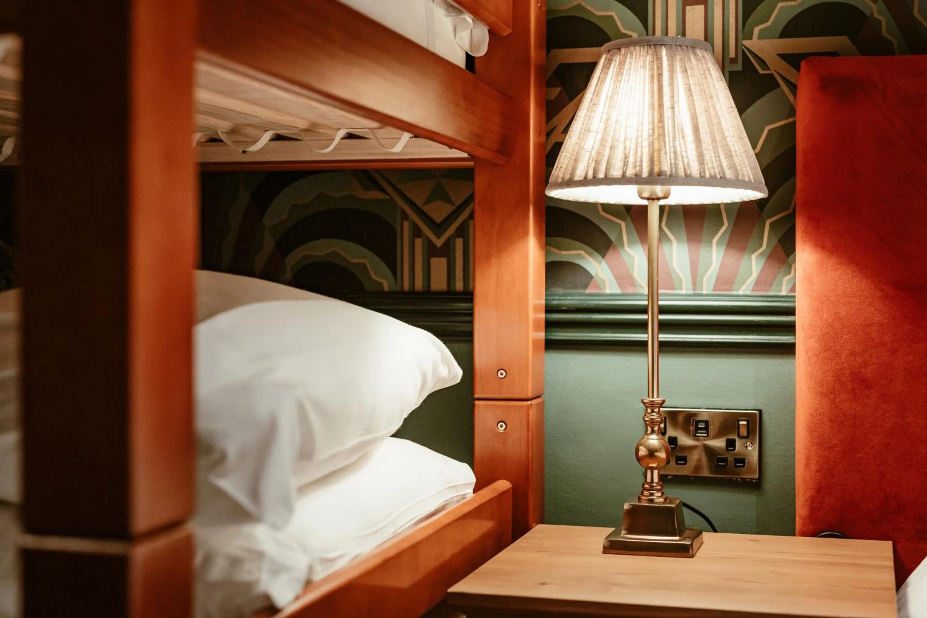 Bed in Hand & Flower