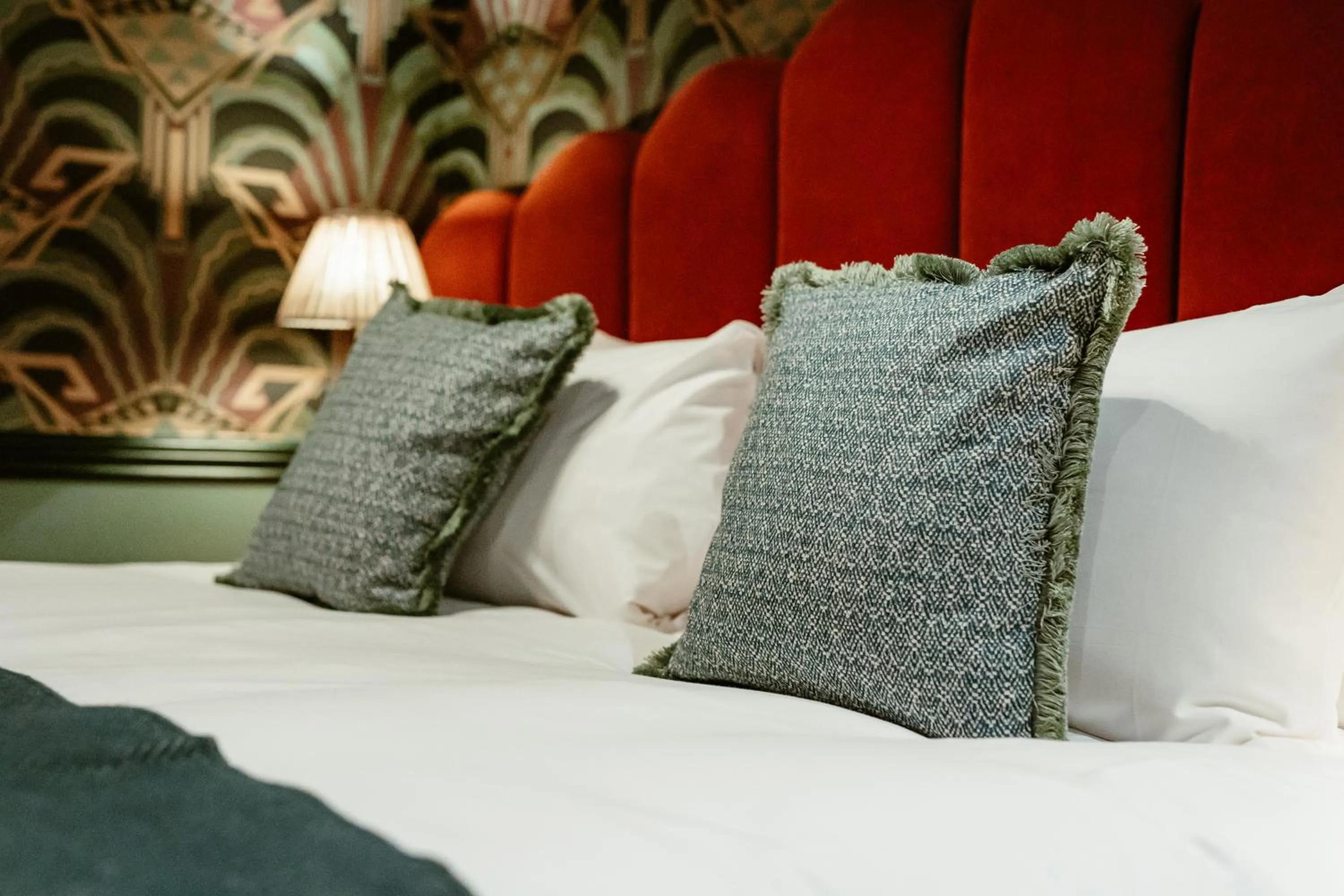 Bed in Hand & Flower